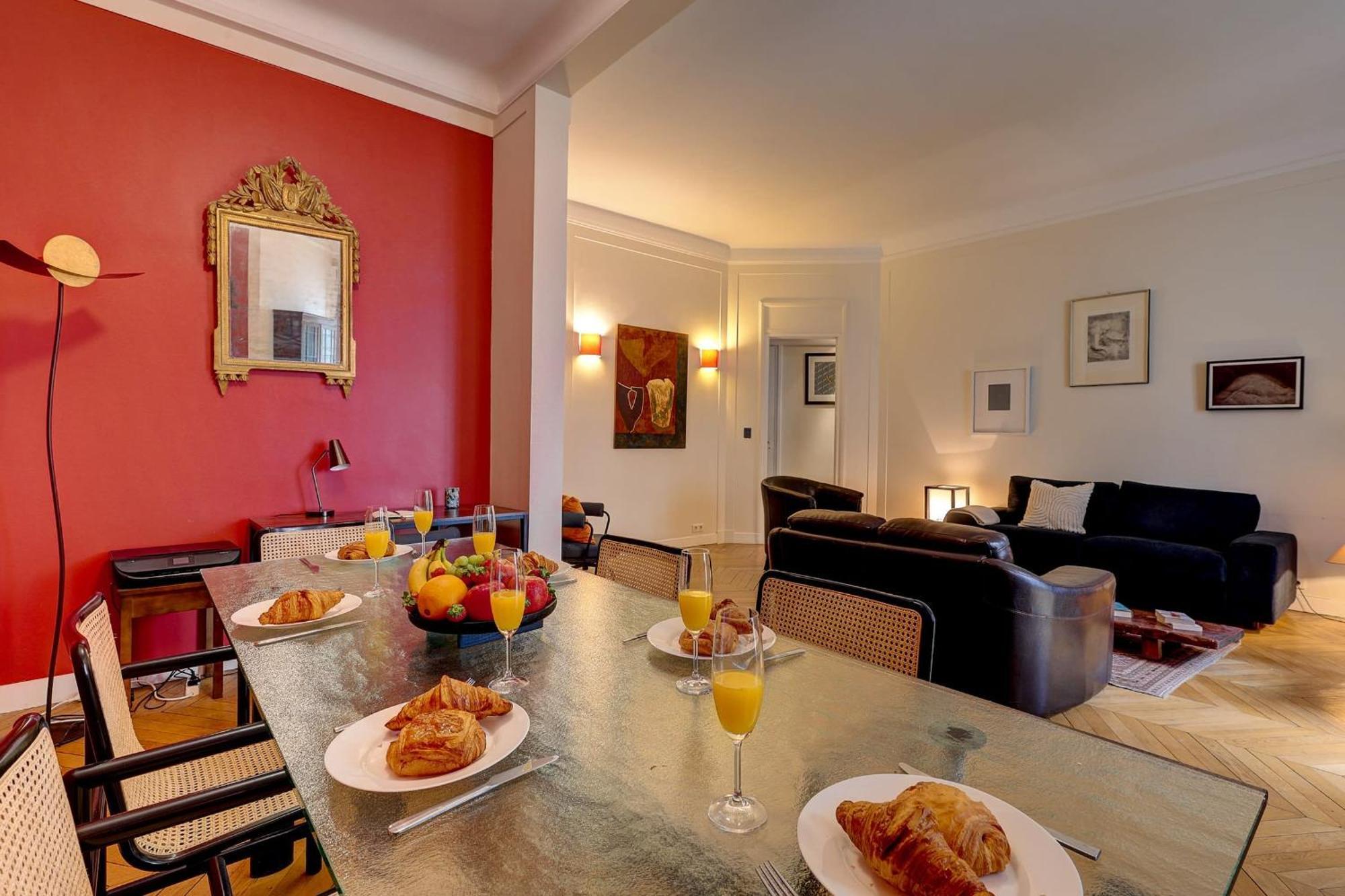 The Seine & Pont De L'alma - 2br With Balcony - Cityapartmentstay * Paris