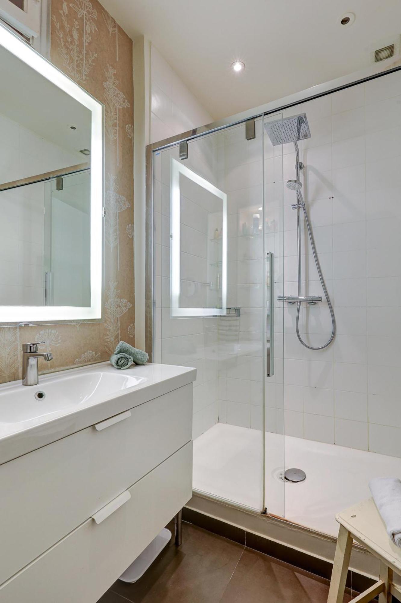 The Seine & Pont De L'alma - 2br With Balcony - Cityapartmentstay Apartment