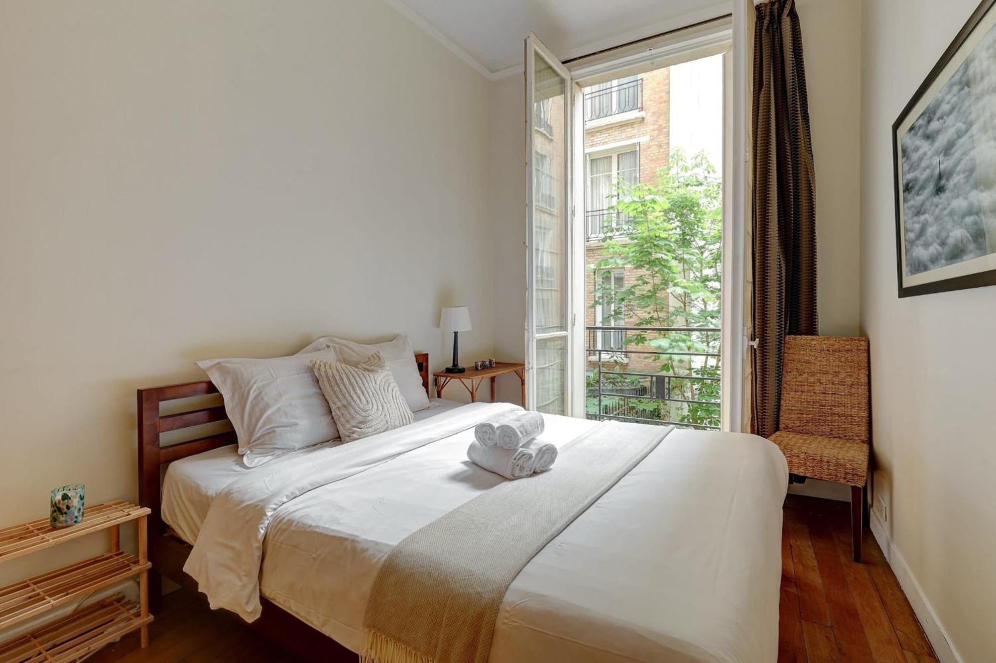 The Seine & Pont De L'alma - 2br With Balcony - Cityapartmentstay Apartment *