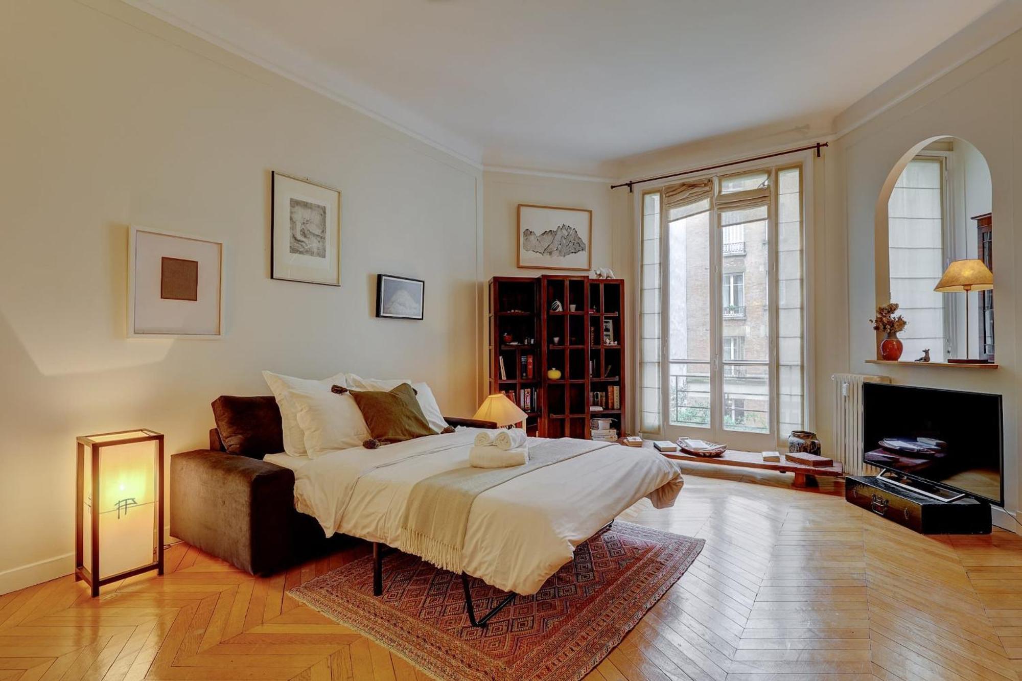 Apartment The Seine & Pont De L'alma - 2br With Balcony - Cityapartmentstay Paris