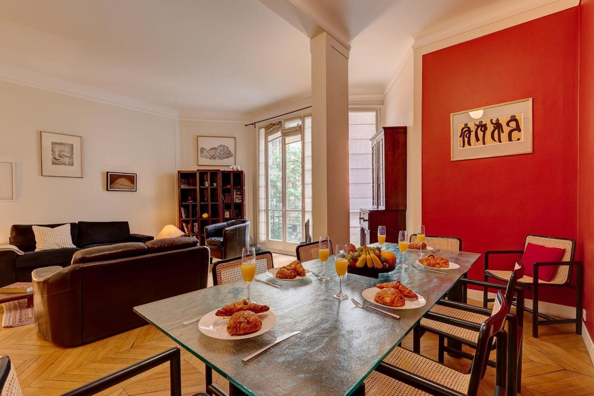 Apartment The Seine & Pont De L'alma - 2br With Balcony - Cityapartmentstay