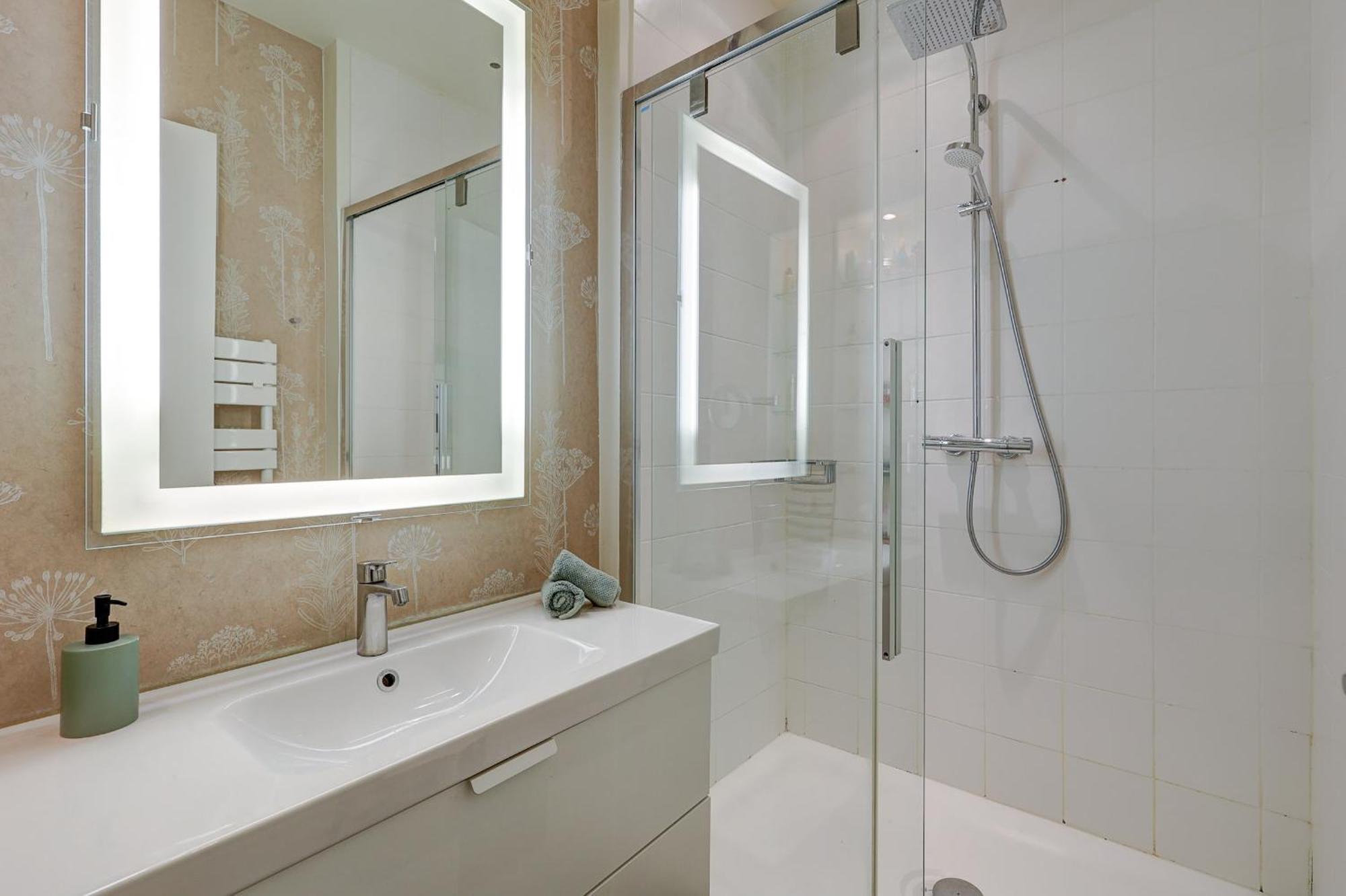 The Seine & Pont De L'alma - 2br With Balcony - Cityapartmentstay Apartment Paris