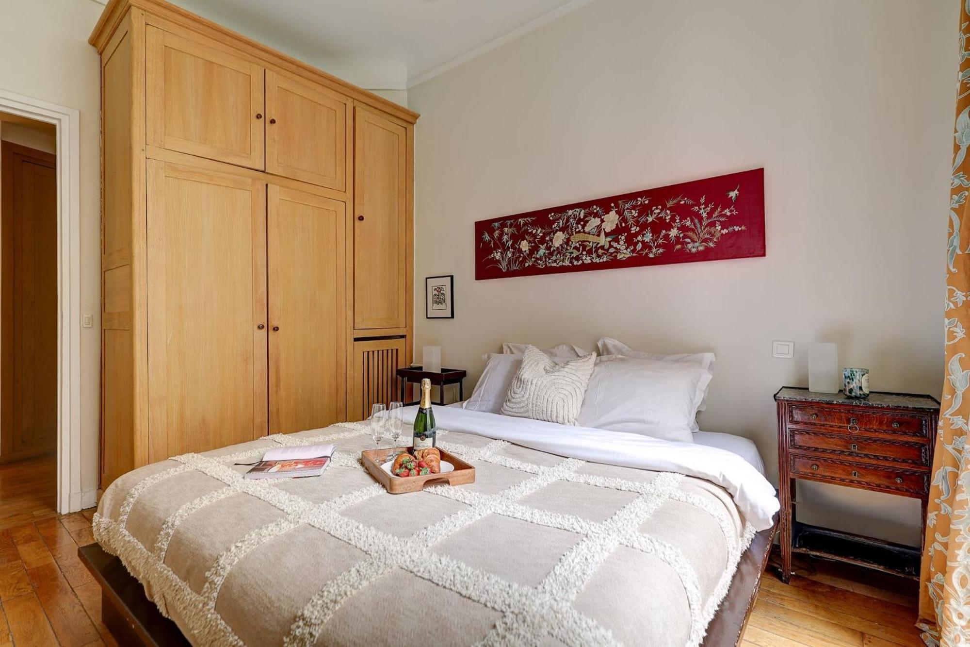 The Seine & Pont De L'alma - 2br With Balcony - Cityapartmentstay