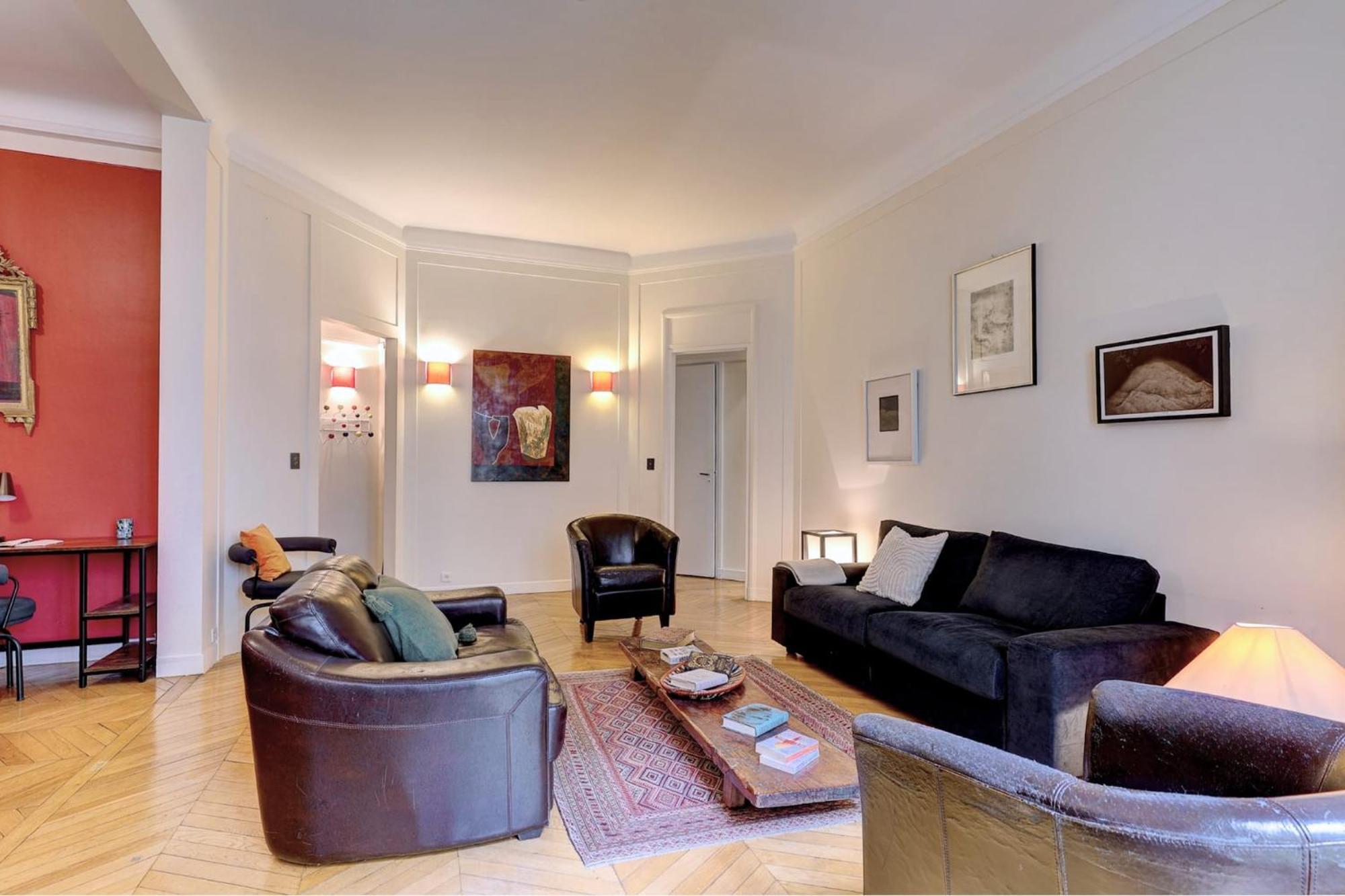 The Seine & Pont De L'alma - 2br With Balcony - Cityapartmentstay