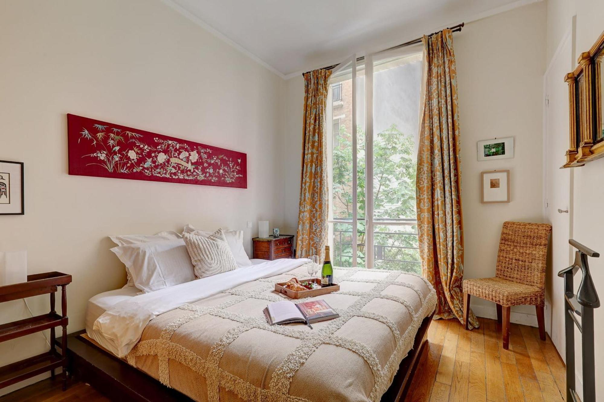 The Seine & Pont De L'alma - 2br With Balcony - Cityapartmentstay *