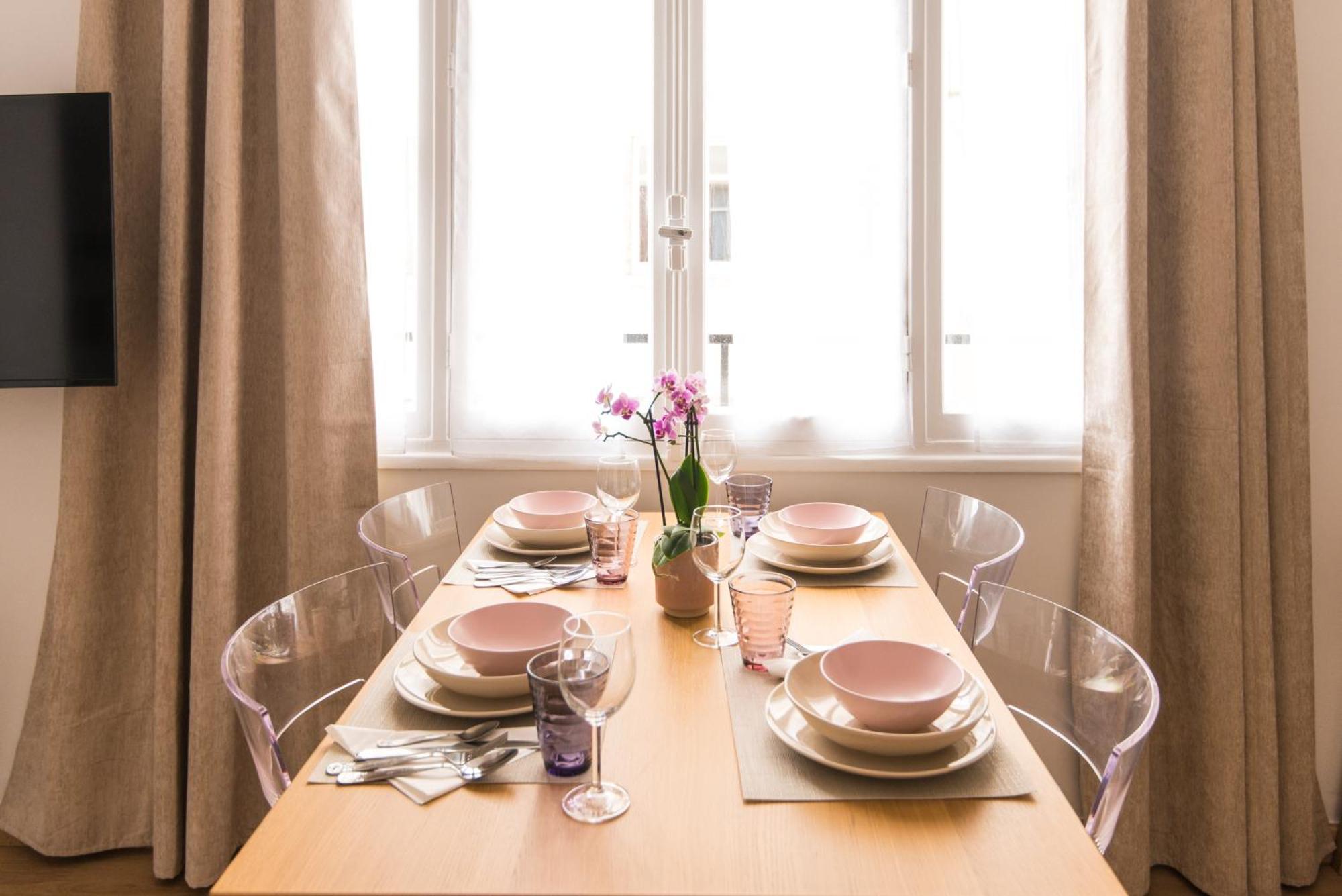 Apartment Luxury Art Deco Elegant Escape By Eiffel Tower