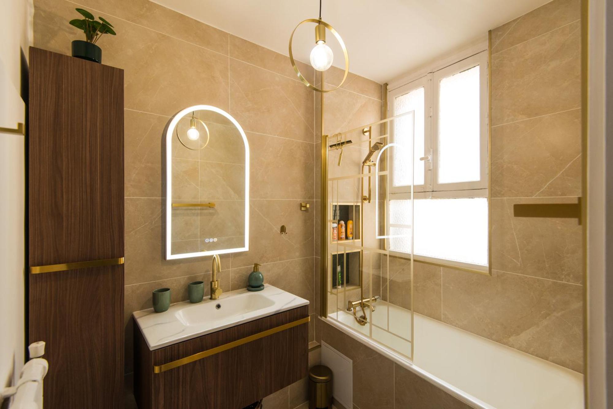 Luxury Art Deco Elegant Escape By Eiffel Tower Apartment *