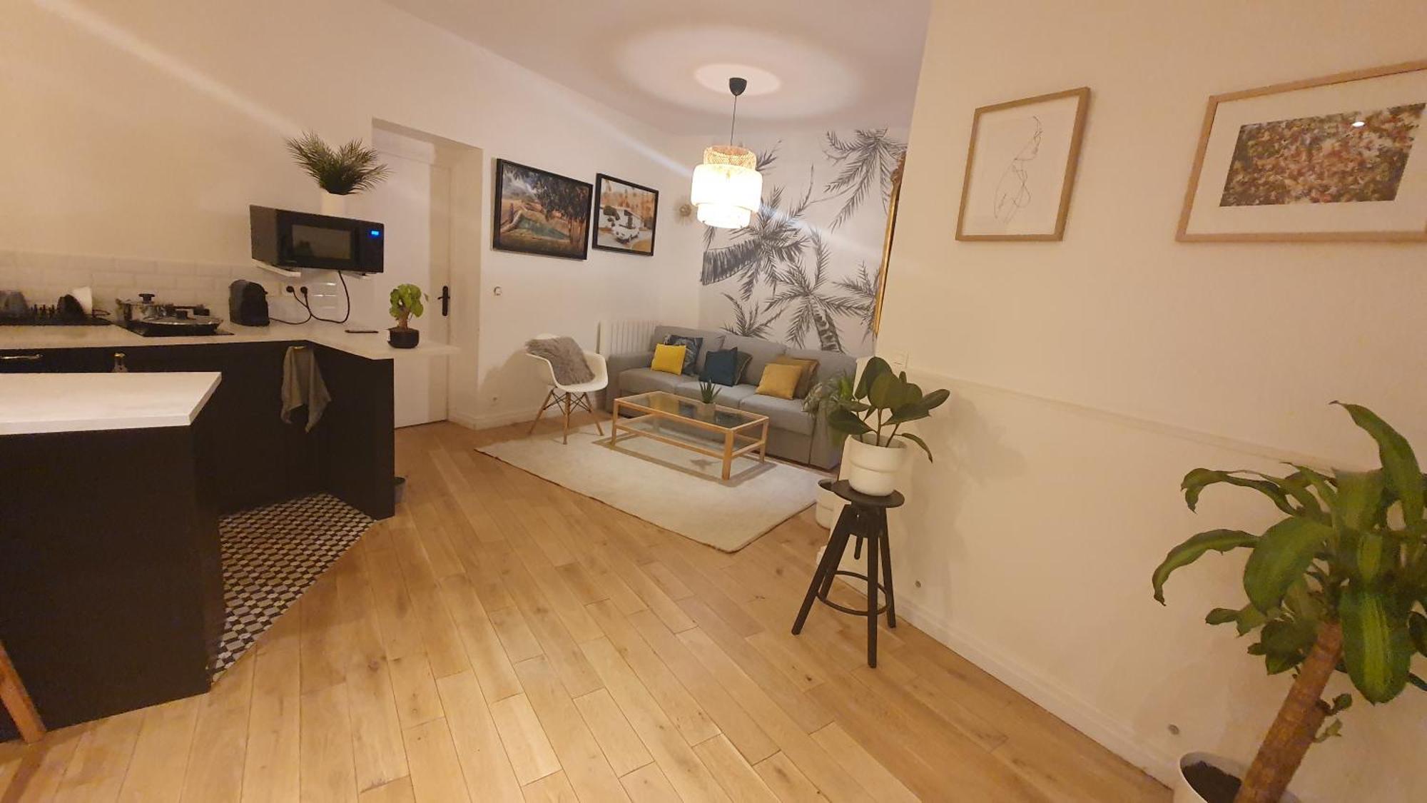 Center Paris, Amusing2bed Room,68sqm-5 Mins Eiffel Tour And Louvre Meusm ,gare Montparnasse ,front Metro