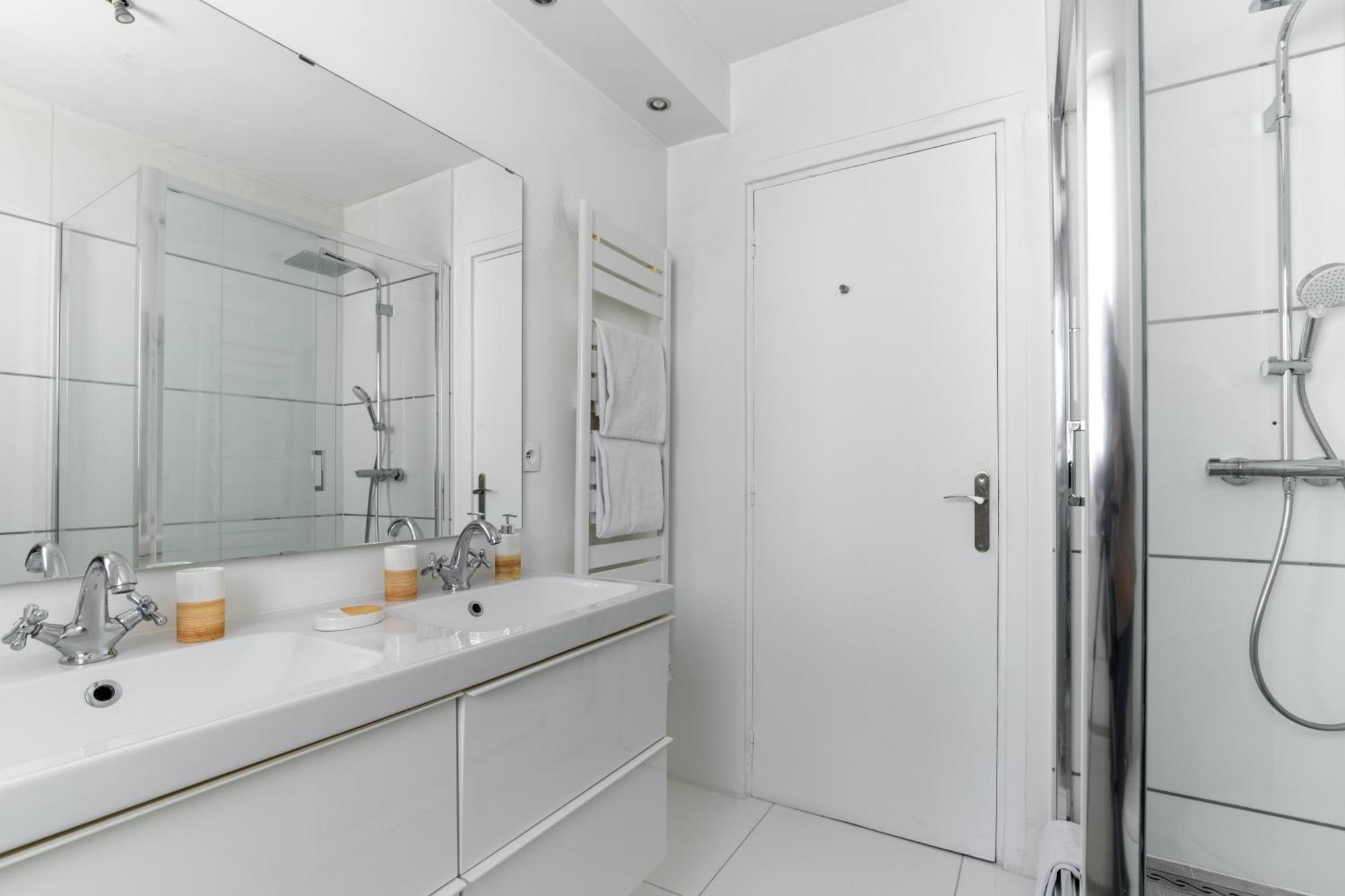 De Charme Sur L'avenue Montaigne Apartment *