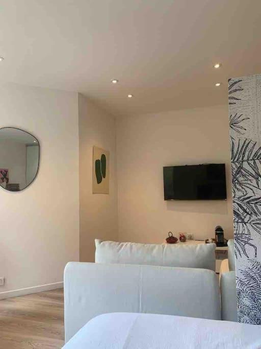 Parisien- Calme Et Lumineux -2 Pax Apartment *