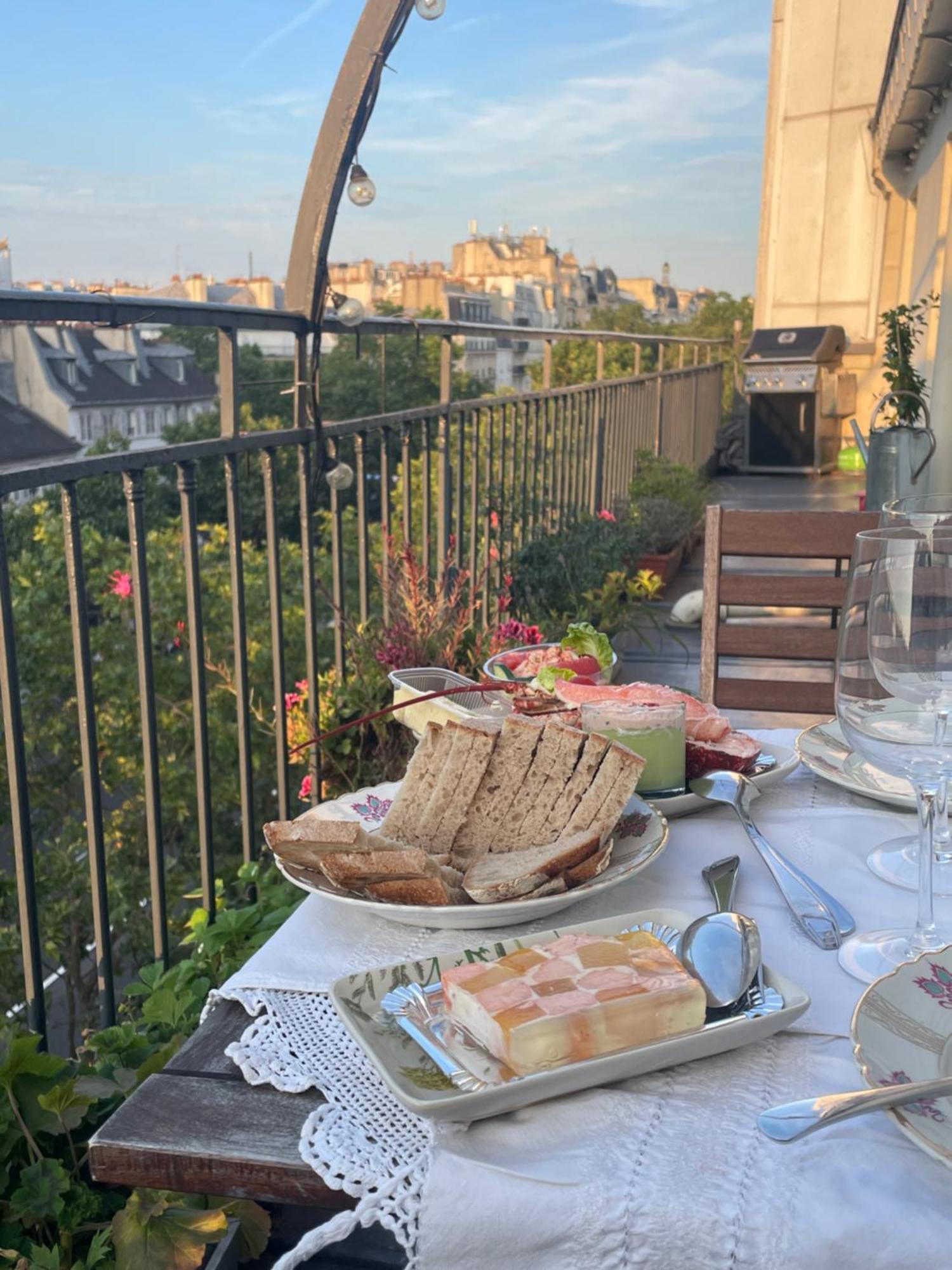 Grand Familial Parisien, Avec Balcon Et Parking Apartment *