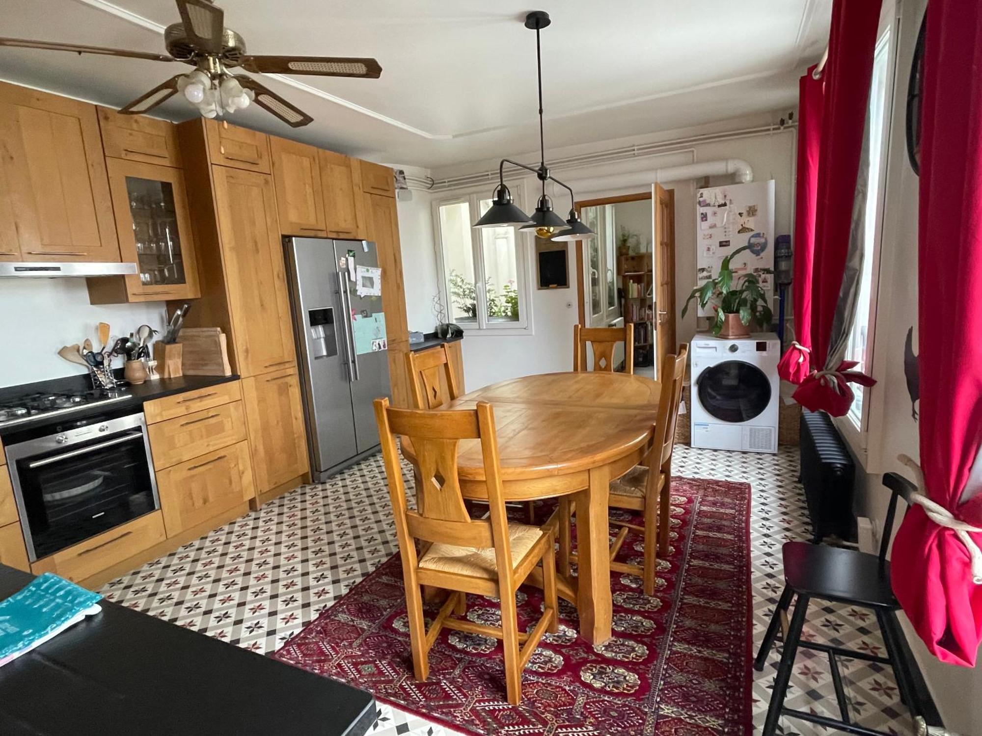Grand Familial Parisien, Avec Balcon Et Parking Apartment