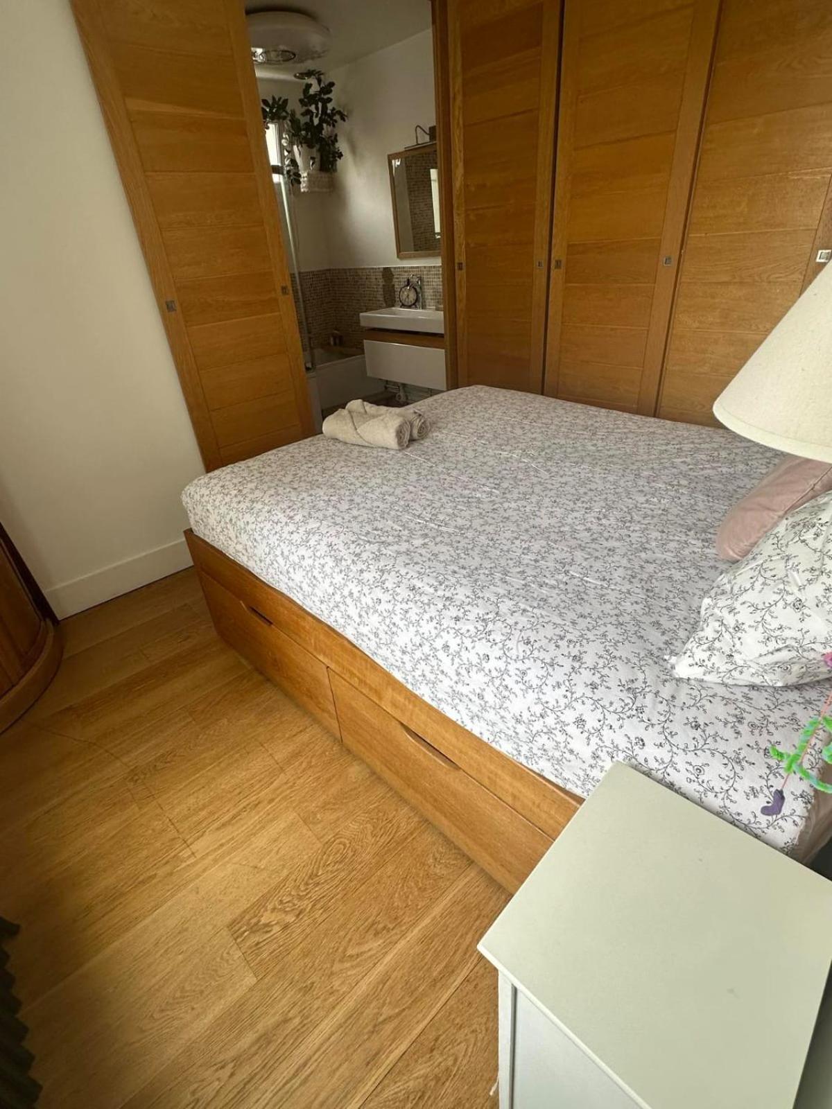 Apartment Grand Familial Parisien, Avec Balcon Et Parking