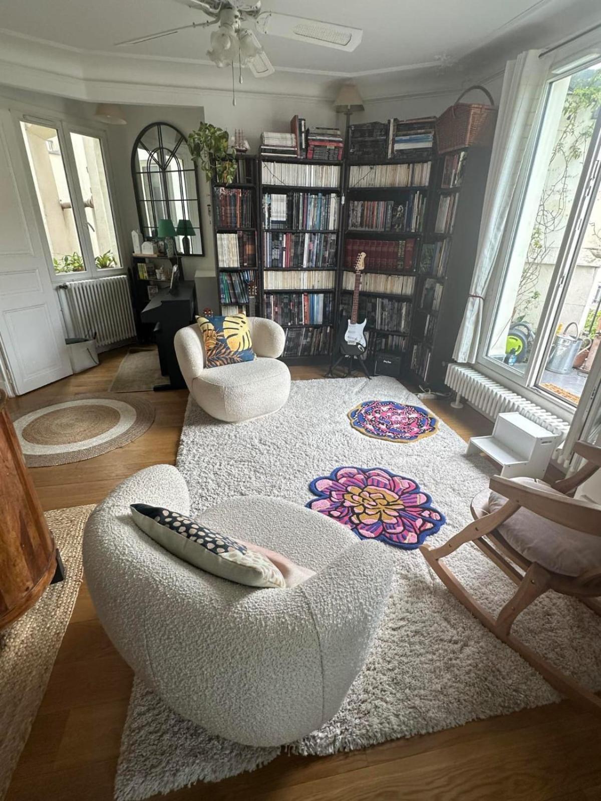 Apartment Grand Familial Parisien, Avec Balcon Et Parking *