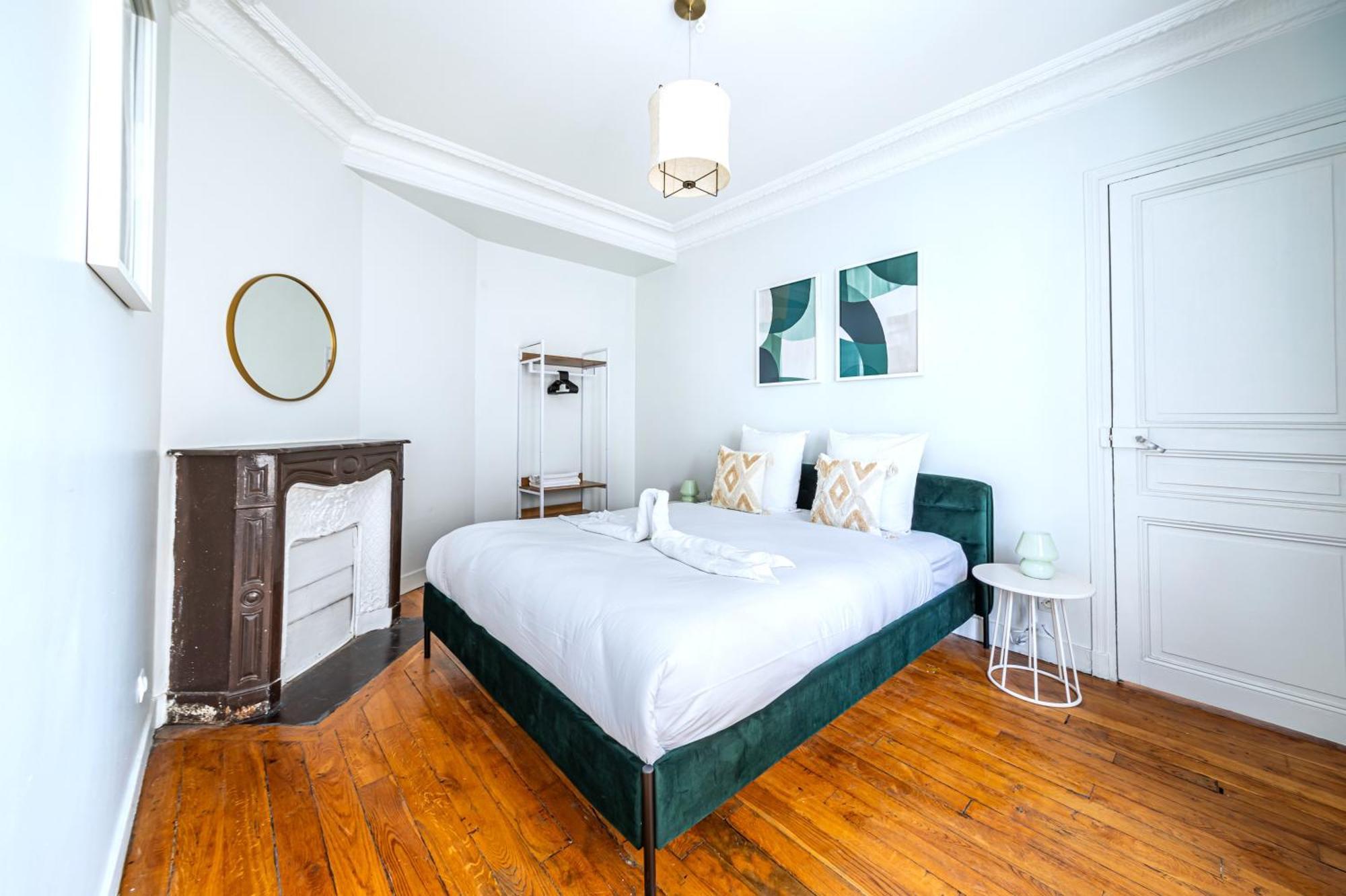 Apartment Blue And Pink Flat Next Montparnasse Paris