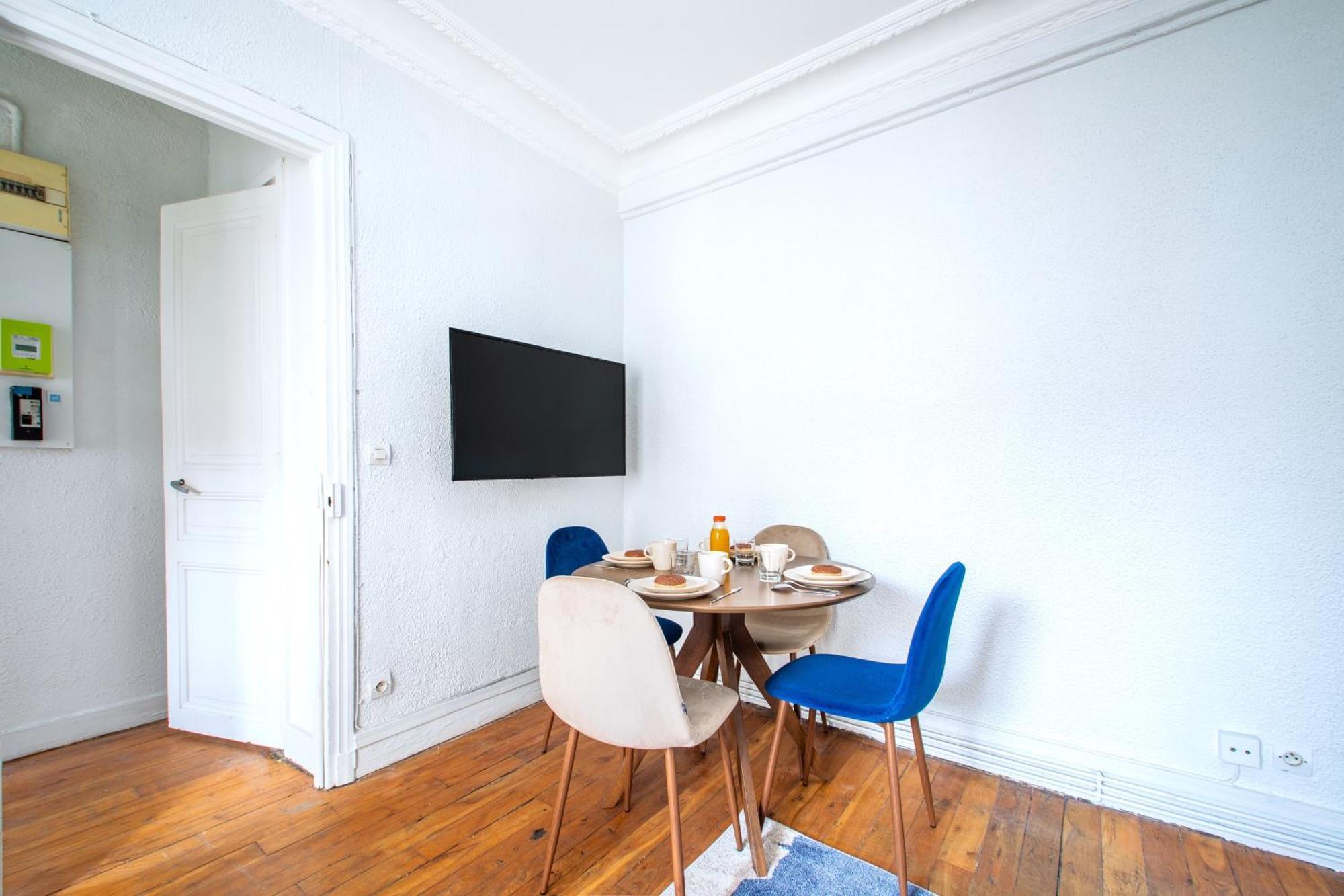 Blue And Pink Flat Next Montparnasse Apartment *