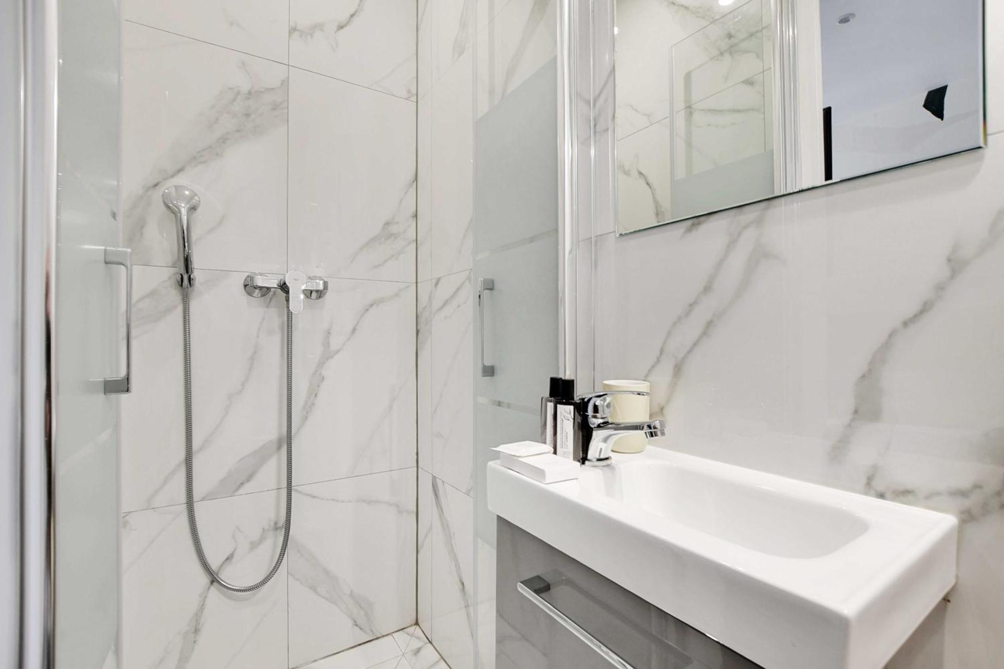 Beautiful For 2p With A-c - Near Montmartre * Paris