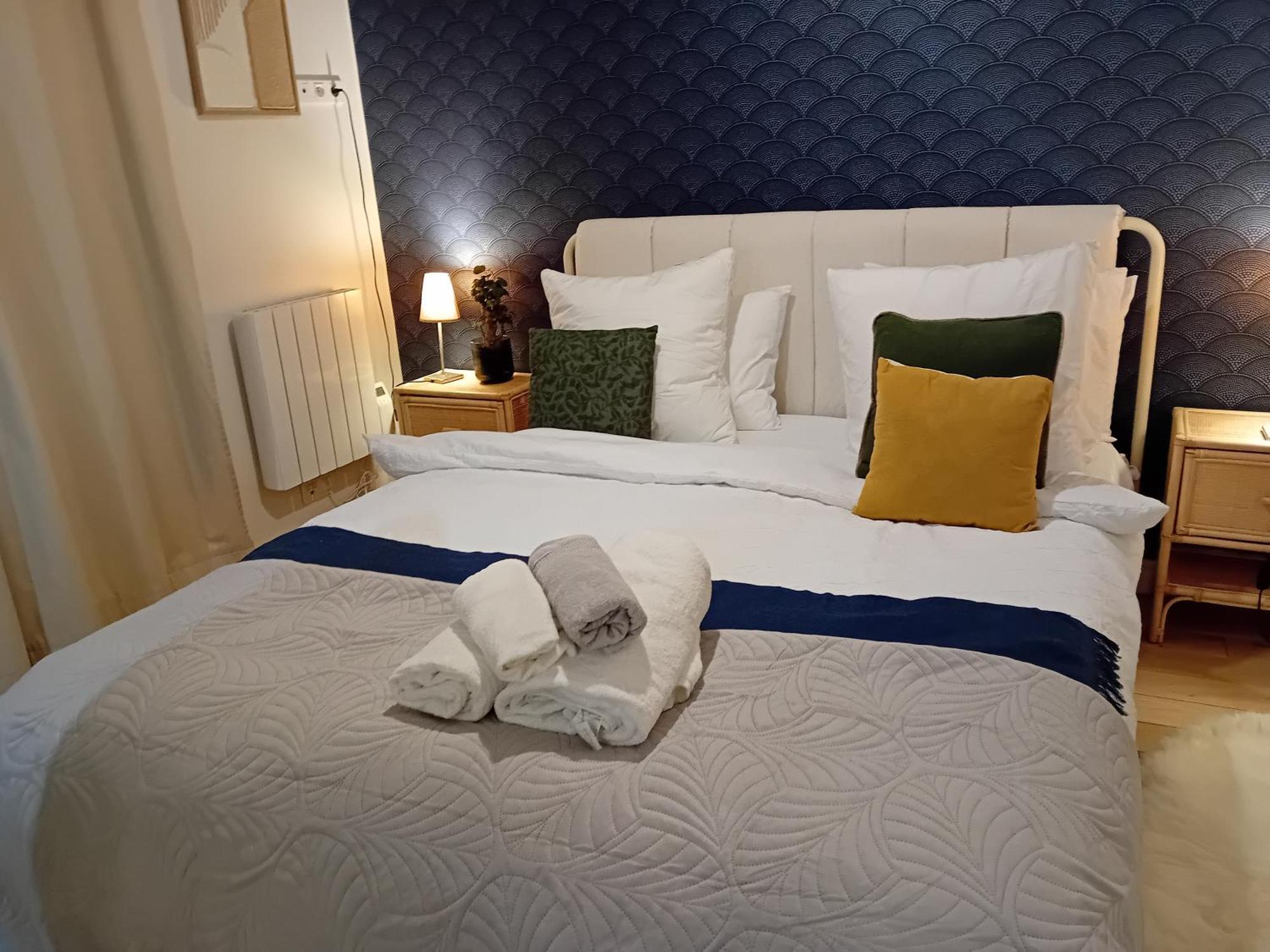 Center Paris, Amusing2bed Room,68sqm-5 Mins Eiffel Tour And Louvre Meusm ,gare Montparnasse ,front Metro *