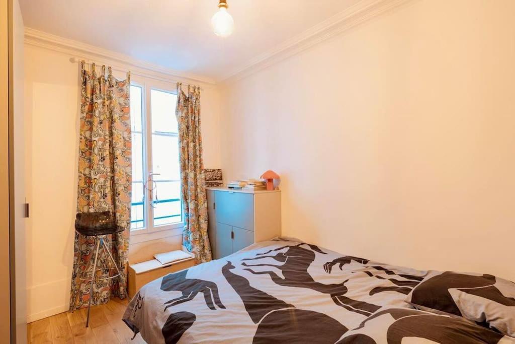 Apartment Delight In Montmartre - A True Parisian Paris