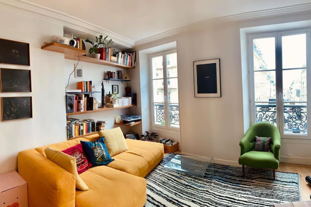 Apartment Delight In Montmartre - A True Parisian