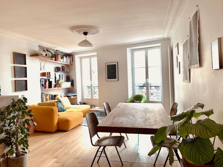 Apartment Delight In Montmartre - A True Parisian *
