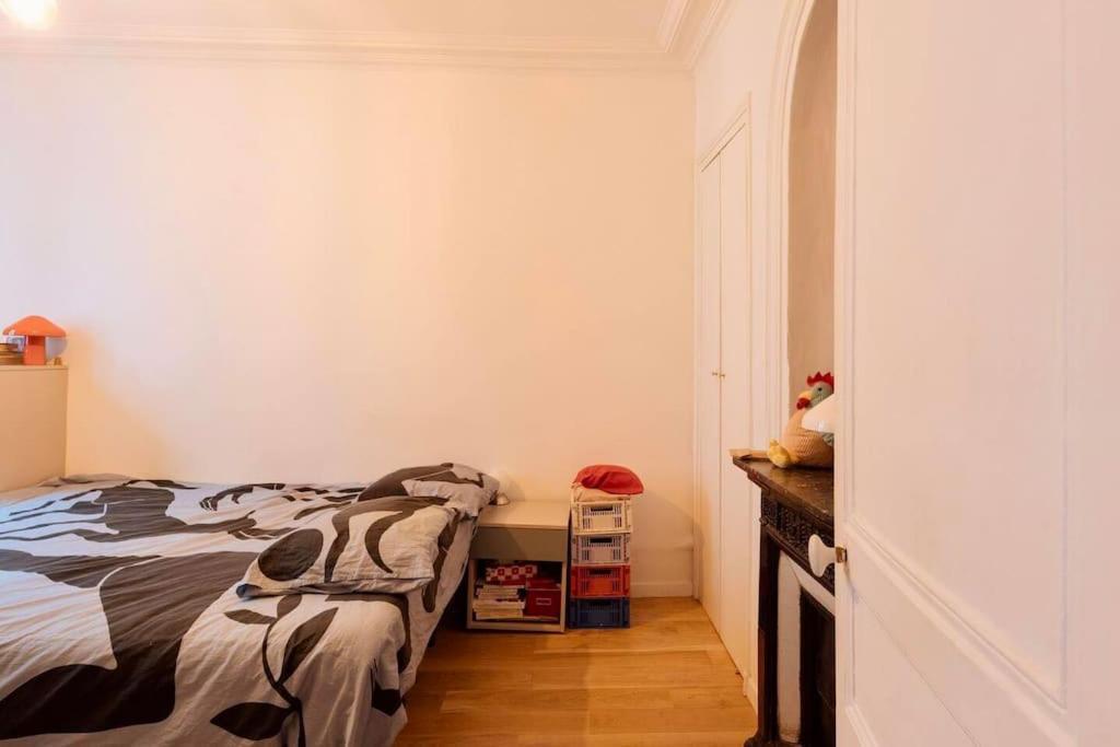 Apartment Delight In Montmartre - A True Parisian Paris