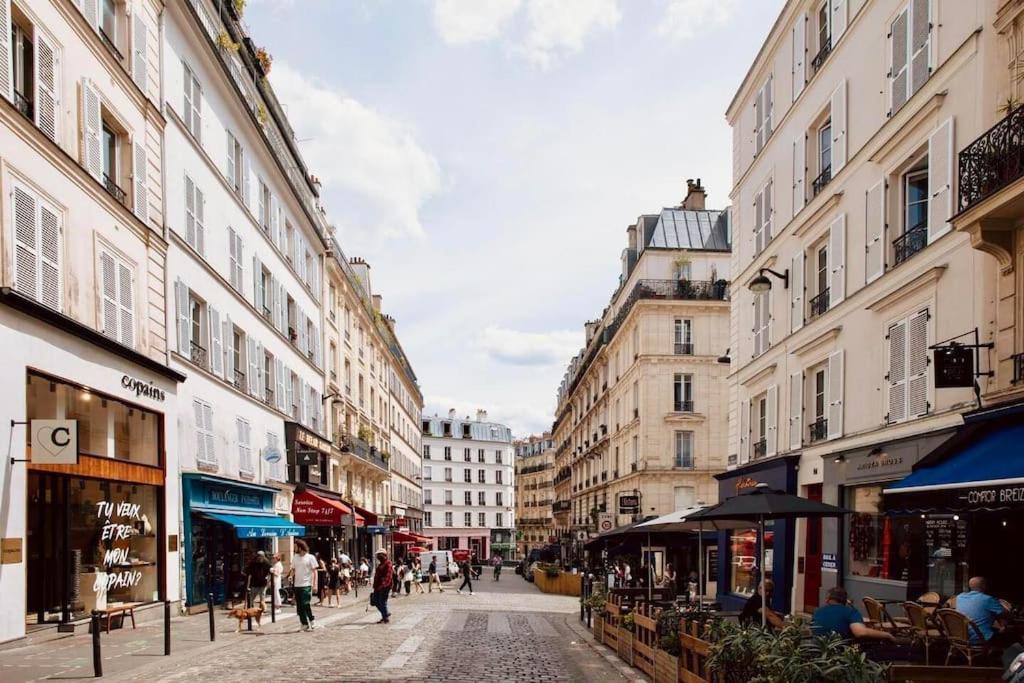 Apartment Delight In Montmartre - A True Parisian
