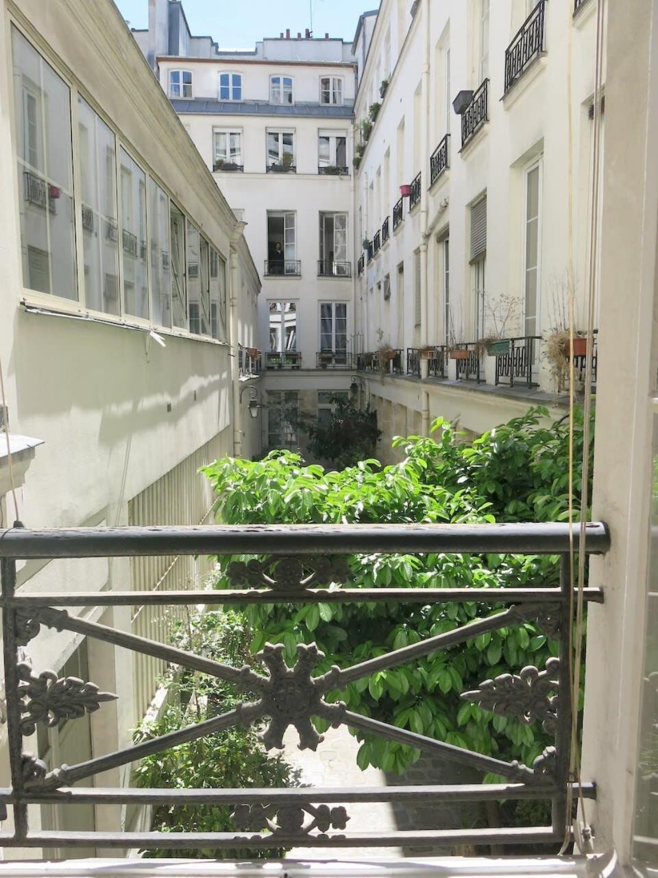 Roommate Share Colocation 1 Bedroom In Two Bedroom Luxe Marais Bretagne Citycosy Apartment Paris