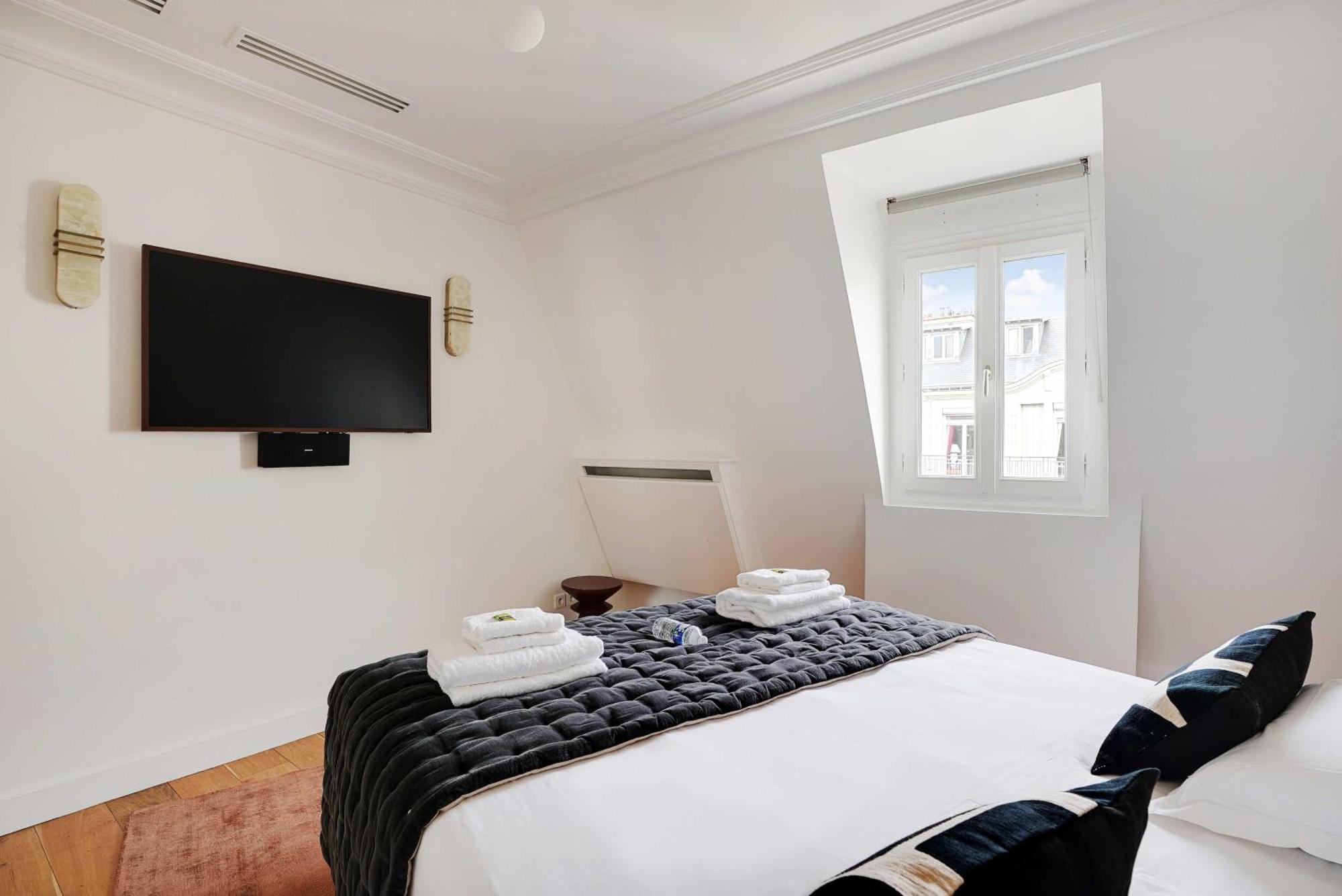 Sumptuous - 4ch-8p - Champs Elyseees Paris