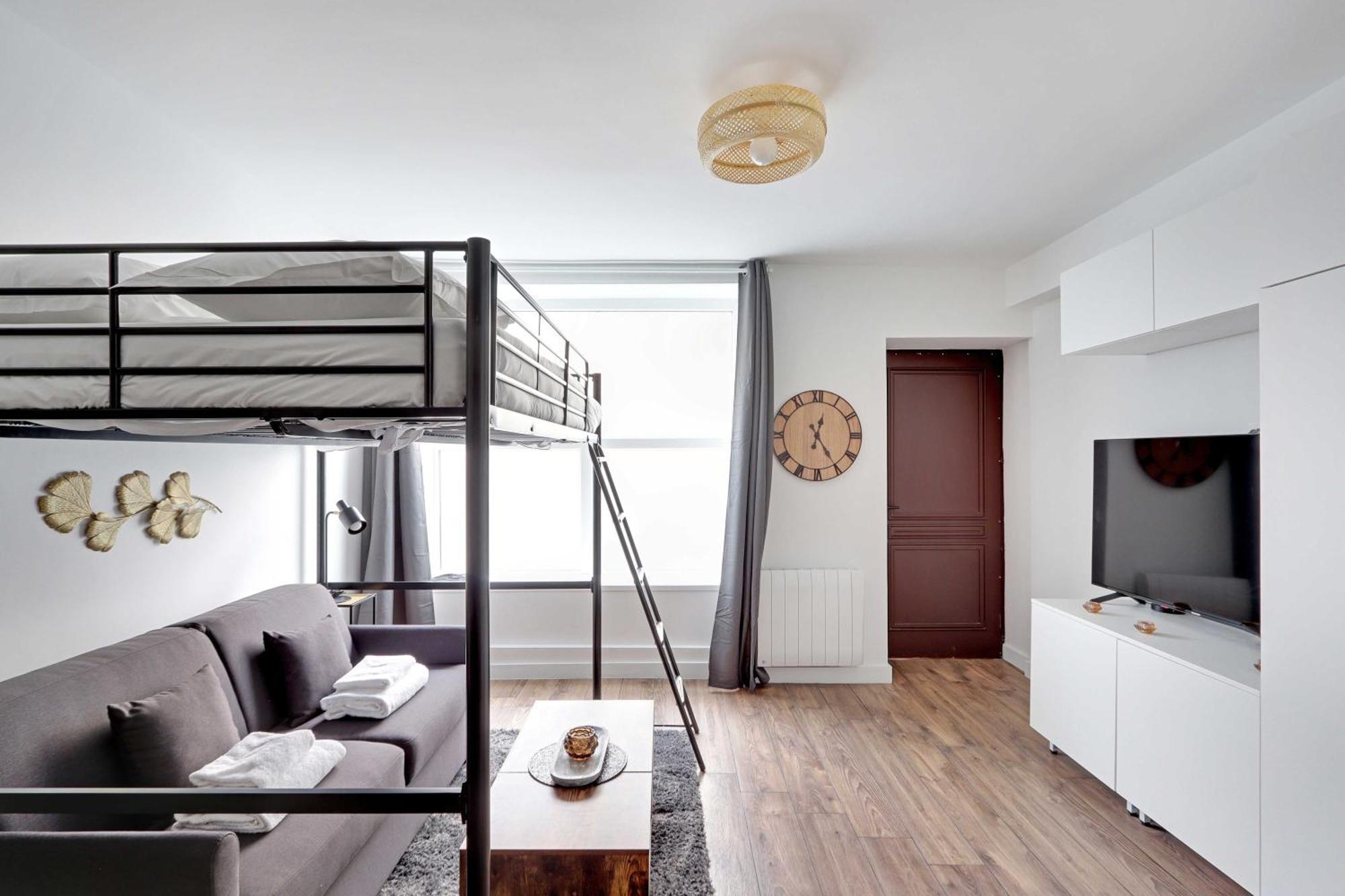 Spacious Studio Cute Neighborhood - Place D'italie Apartment