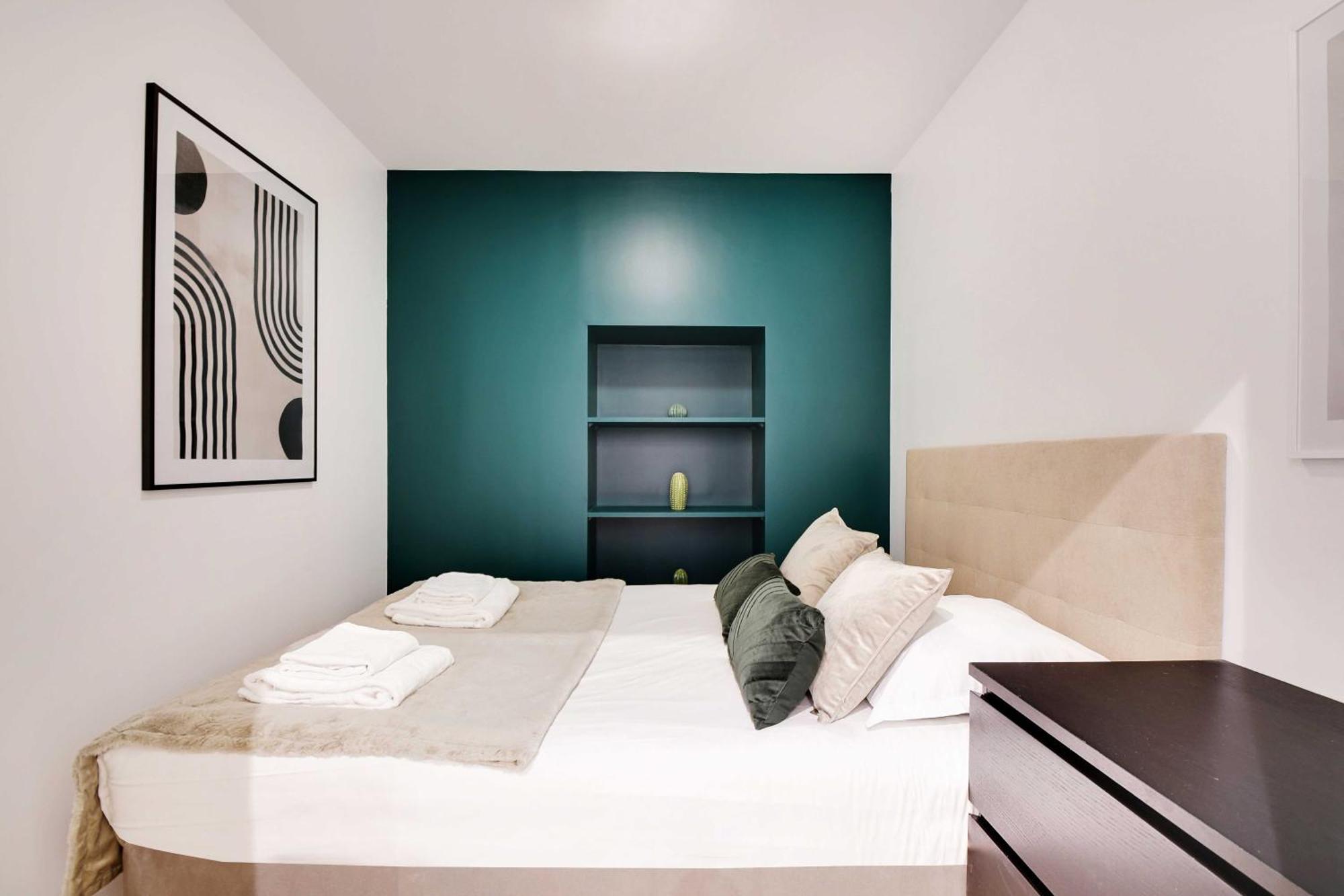 Enchanting 2 Bdr Parisian Appartement Paris