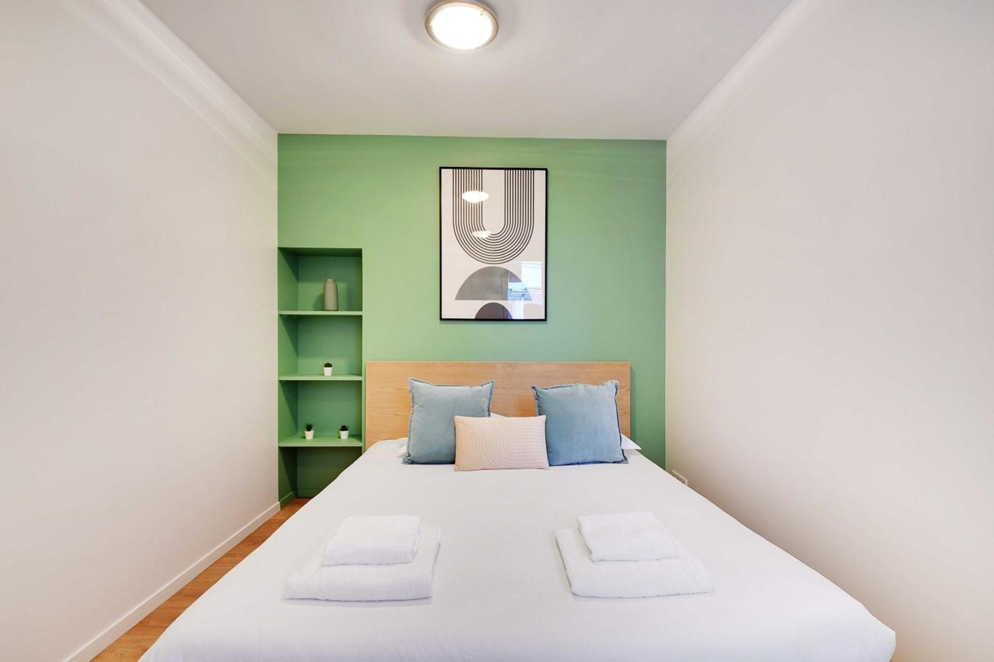 Enchanting 2 Bdr Parisian Appartement Paris