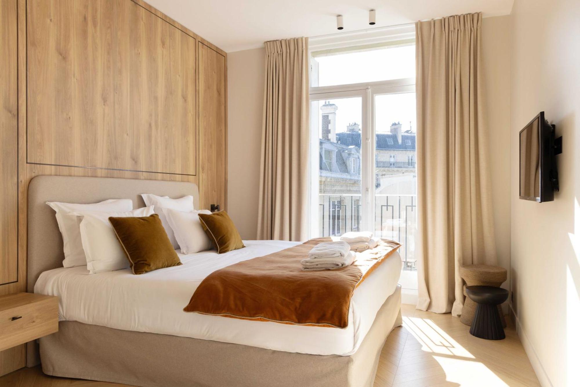 Spacious & Modern - Eiffel Tower Apartment *
