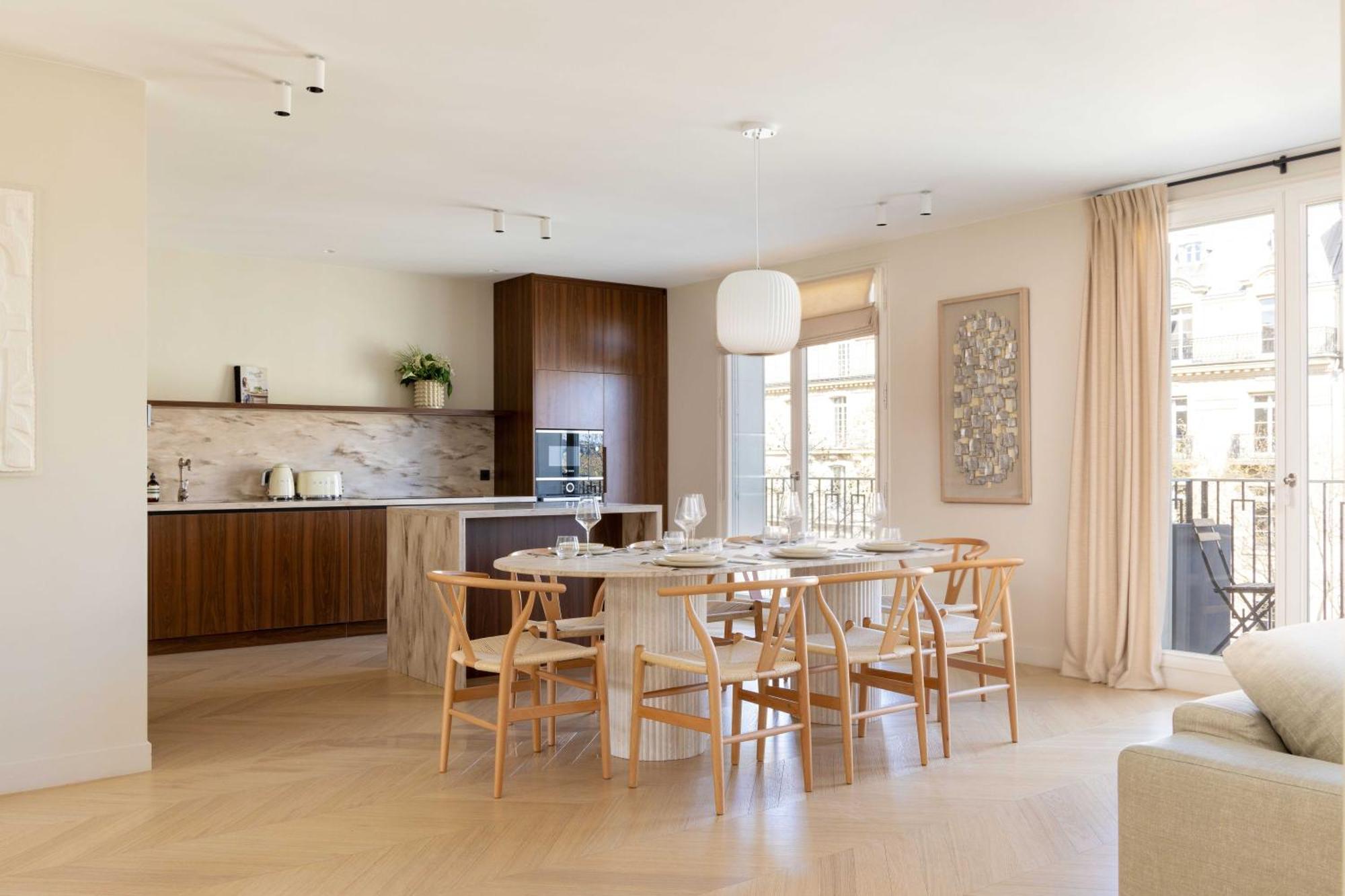 Spacious & Modern - Eiffel Tower Apartment Paris
