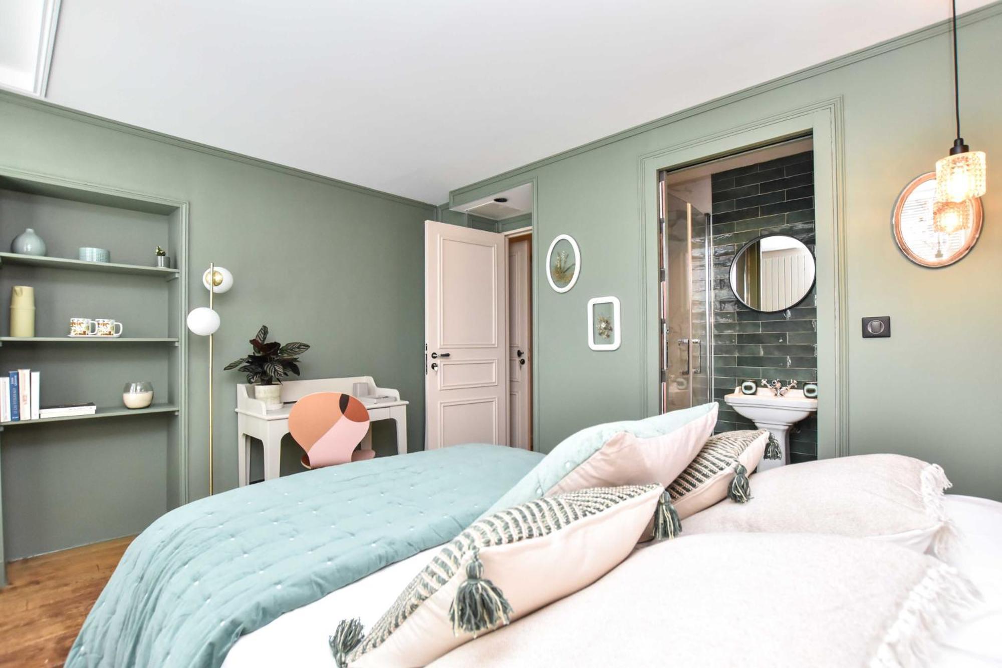 Charming 3br Montorgueil Republique Apartment Paris