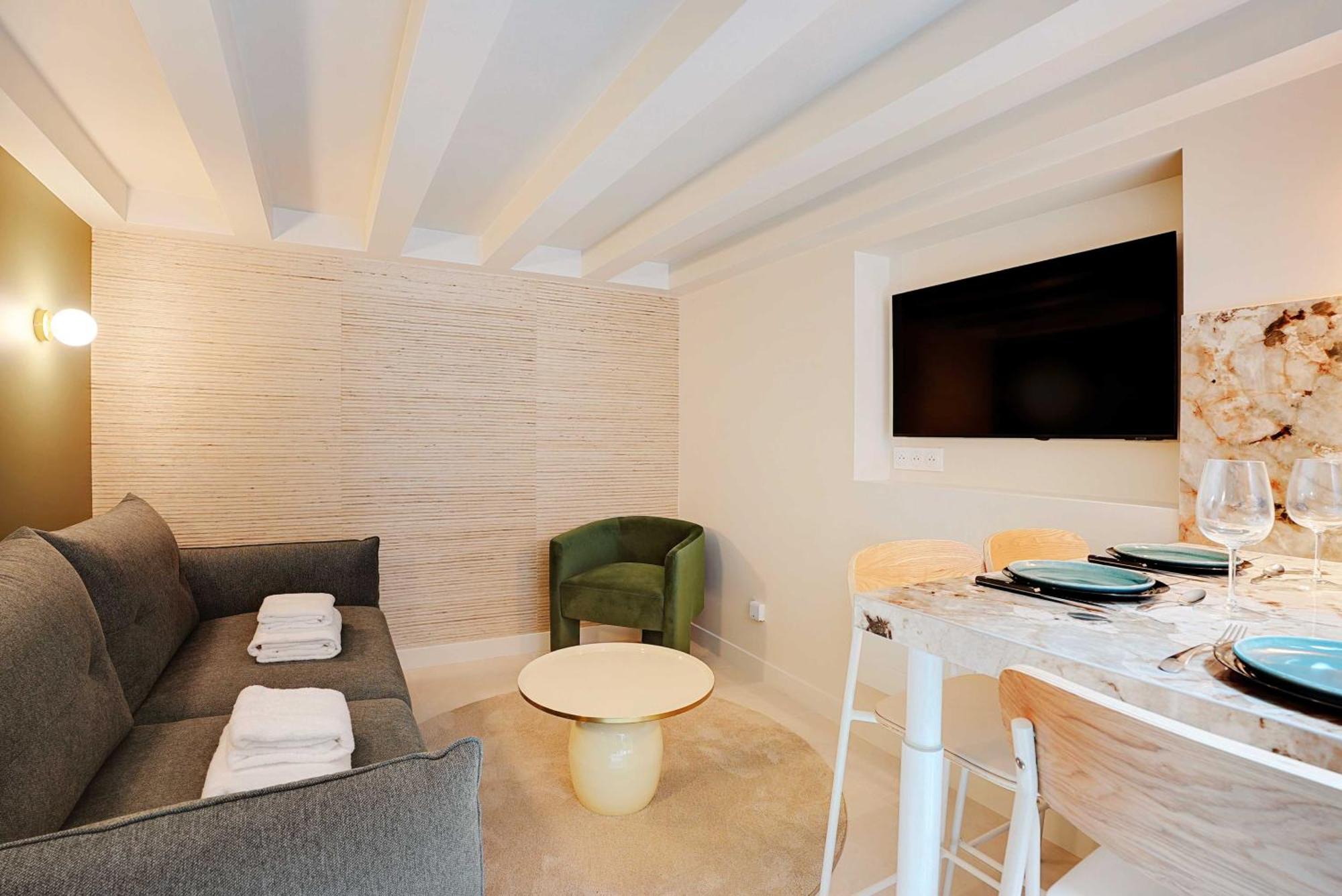 Chic And Cosy Apartment-canal Saint Martin Apartment Paris