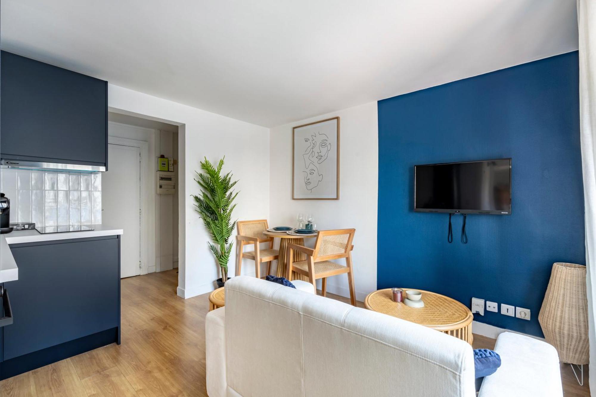 Close To Center Of I Fully Equipped Appartement