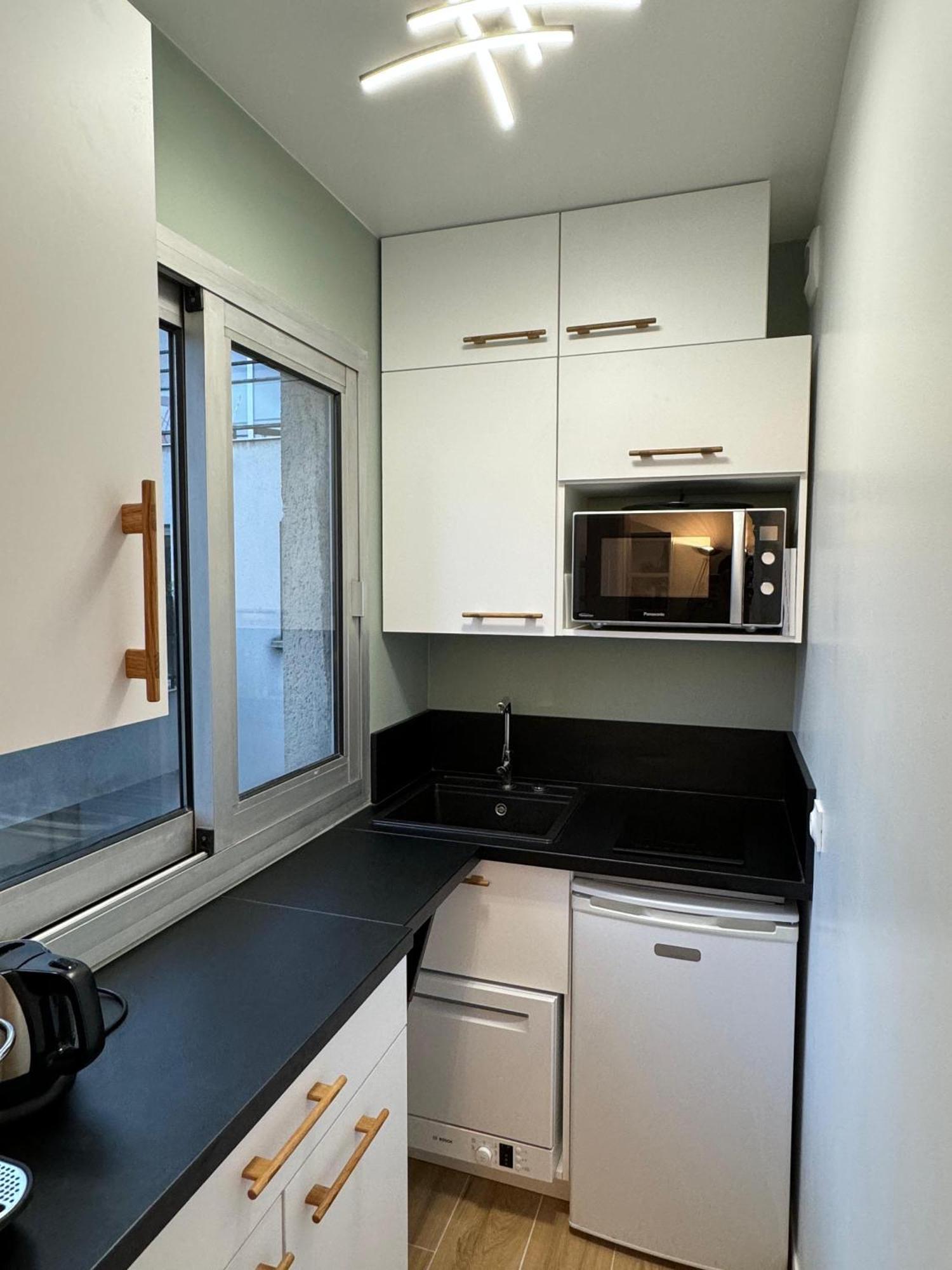 Apartment Avec Terrasse Au Coeur De - 11eme *