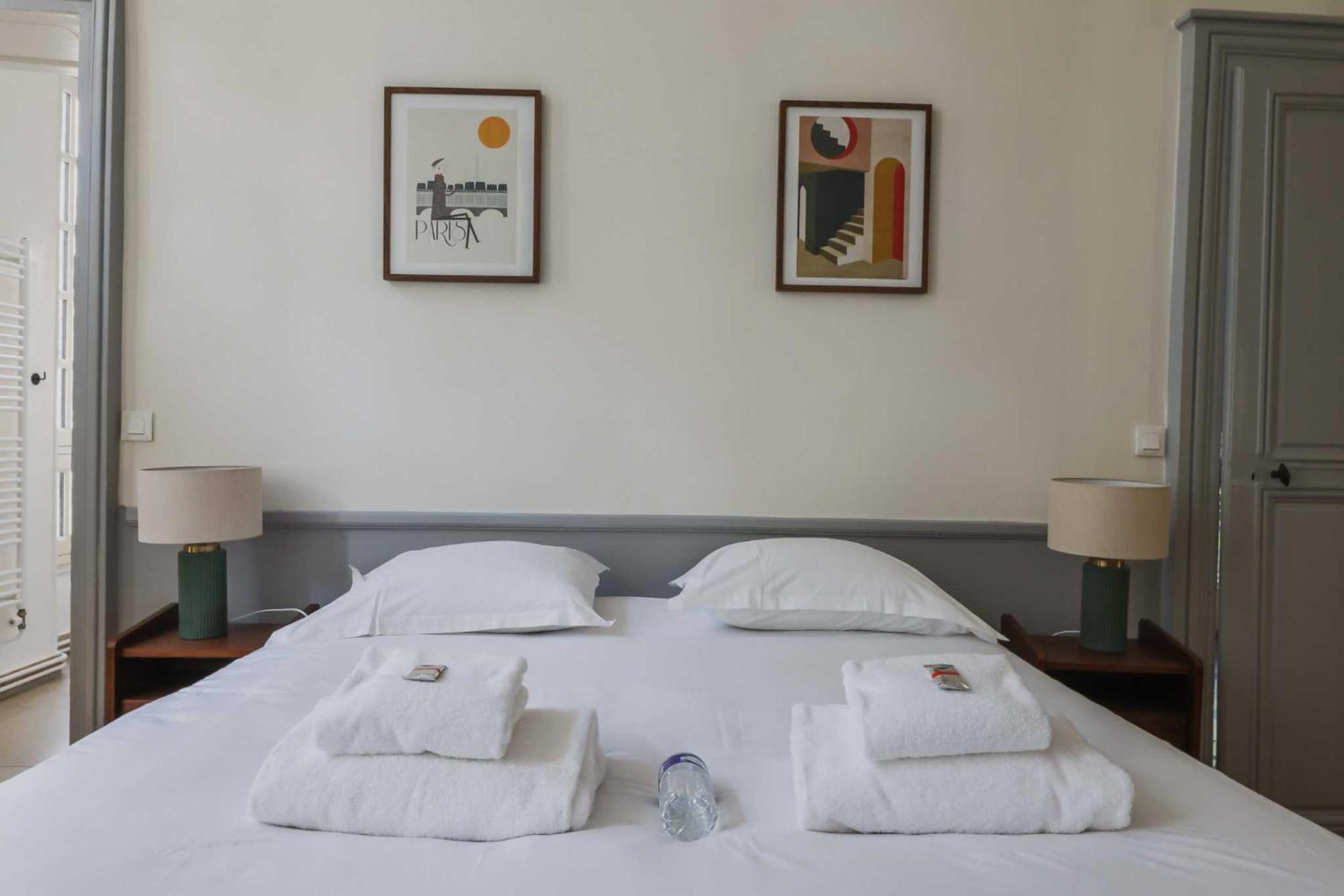 Exceptional - 2br-4p- Notre-dame Cathedral Apartment