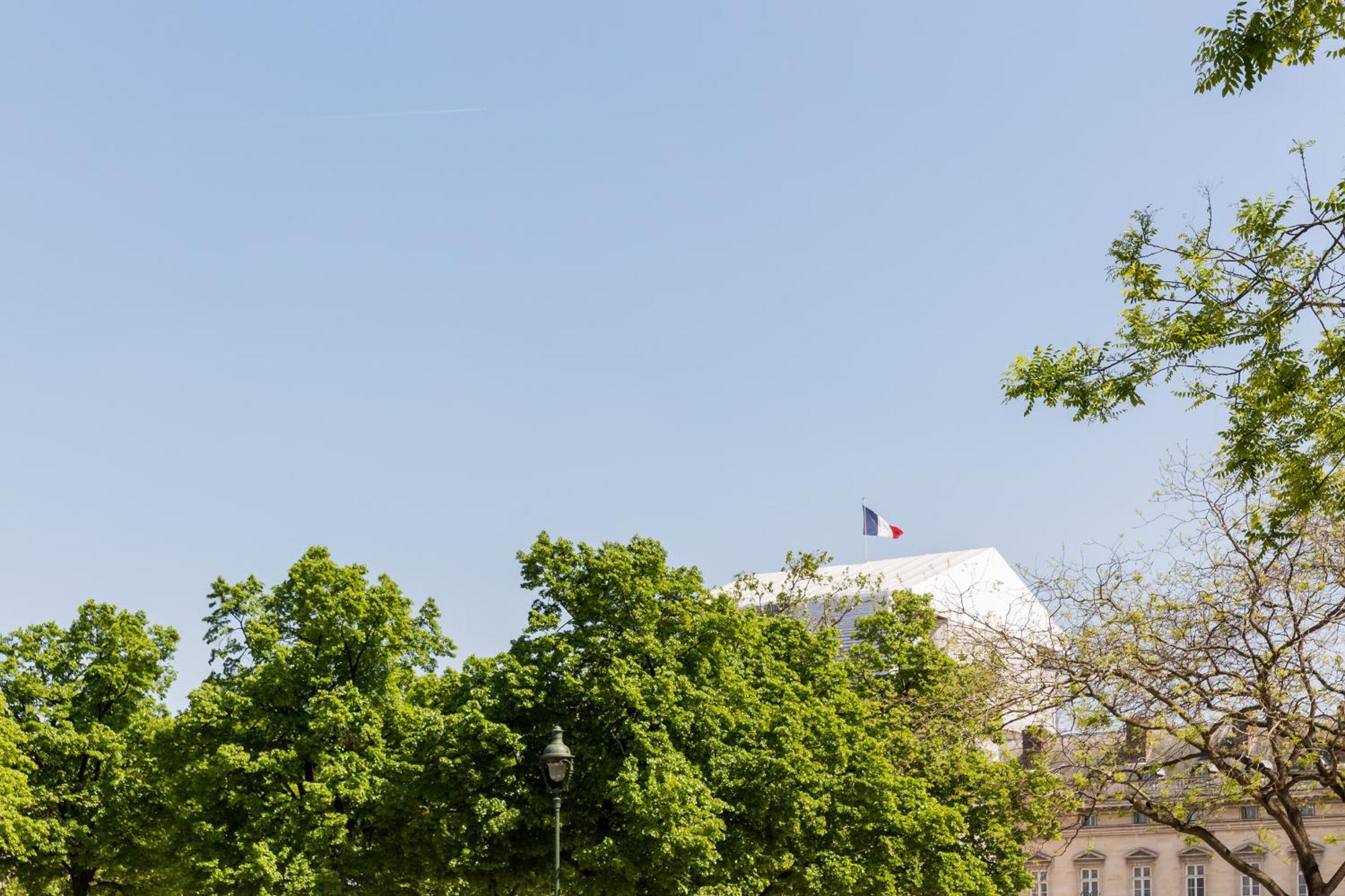 Veeve - Avenue To The Eiffel Tower * Paris