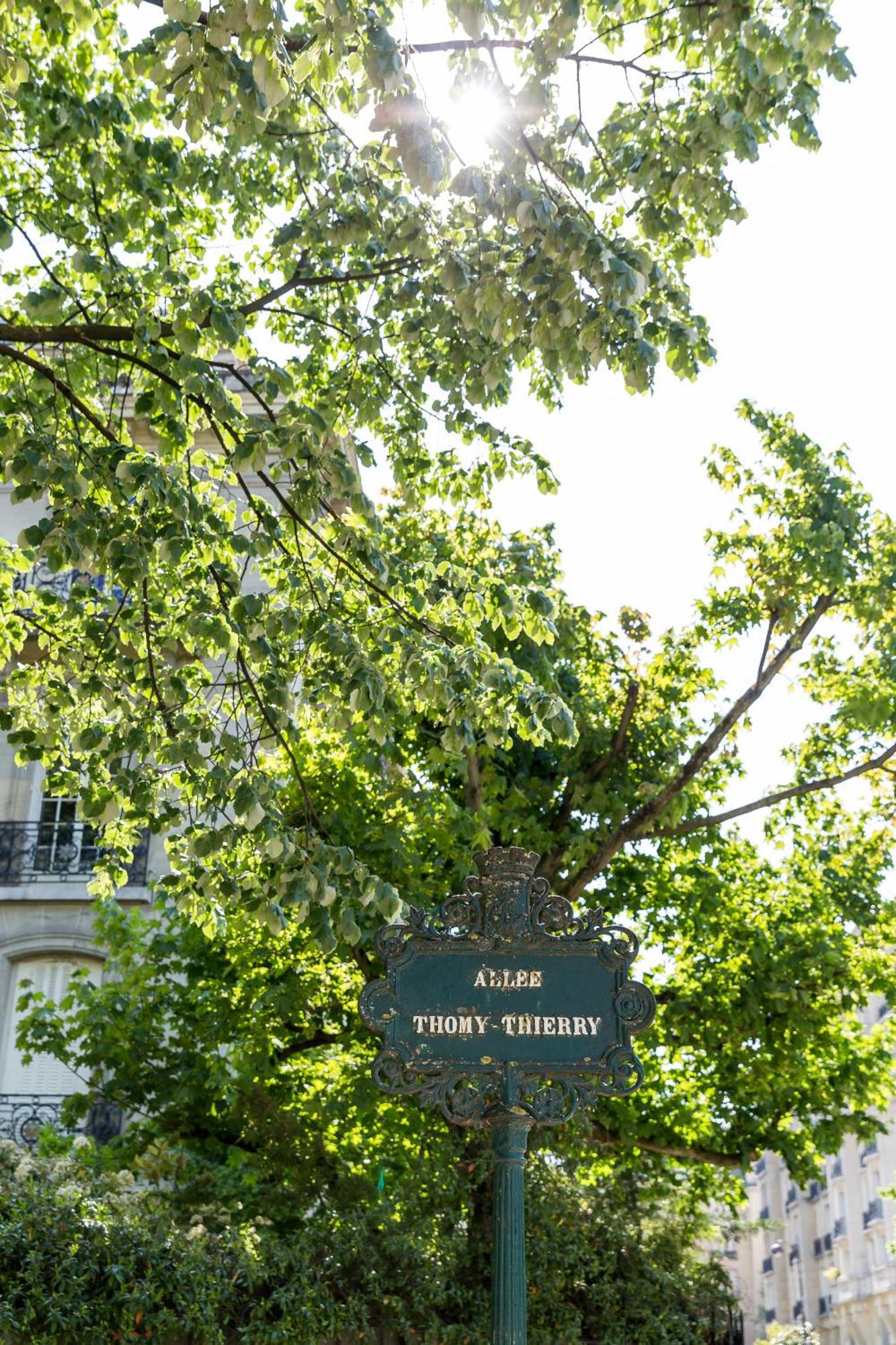 Veeve - Avenue To The Eiffel Tower Apartment