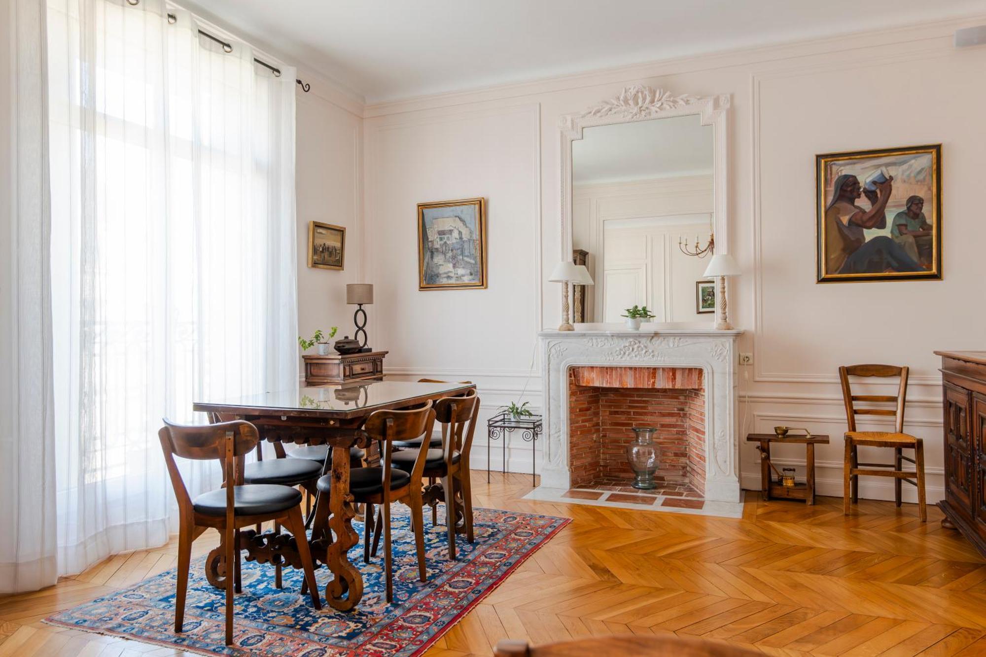 Veeve - Avenue To The Eiffel Tower Apartment