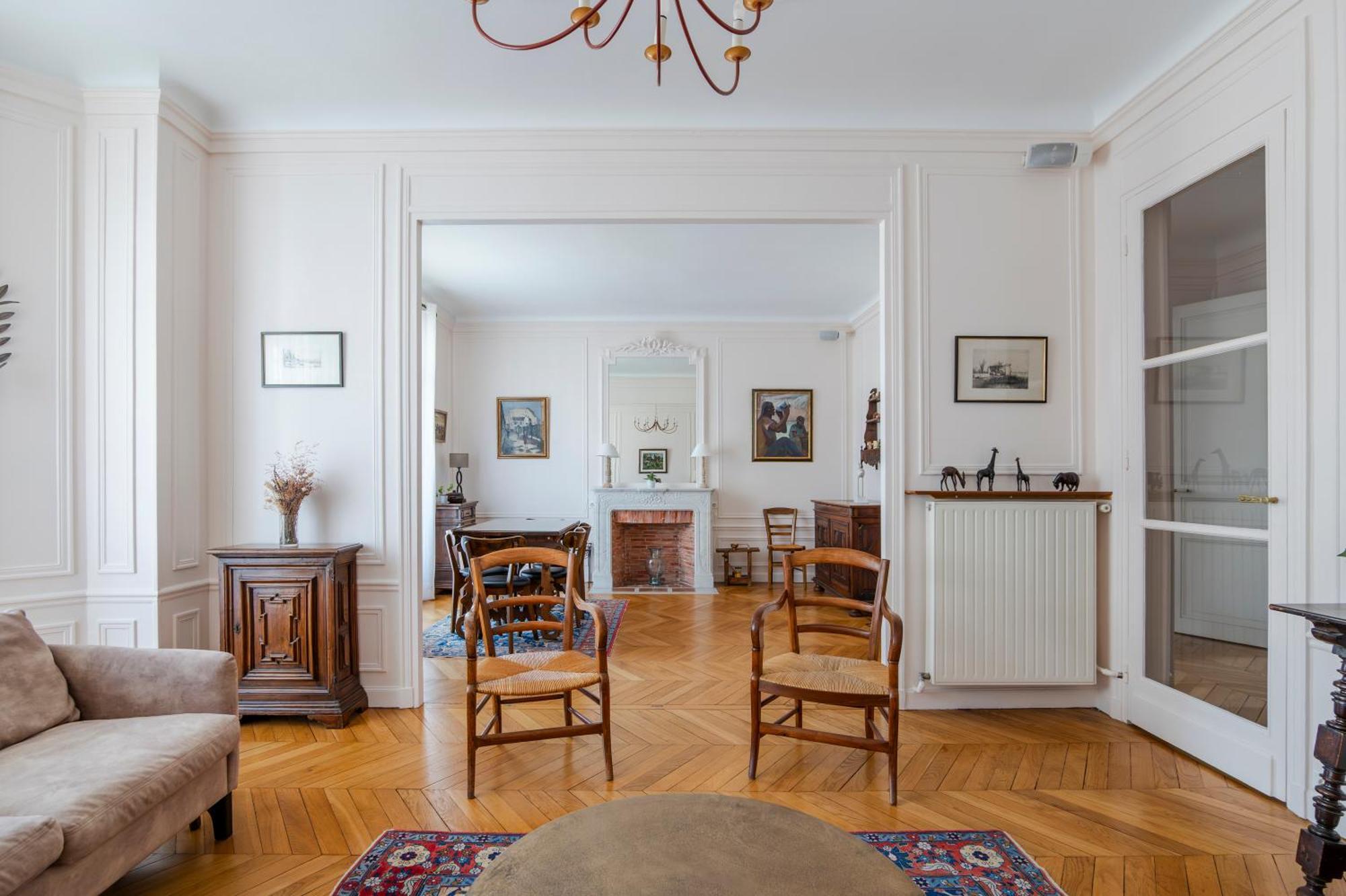 Veeve - Avenue To The Eiffel Tower Apartment