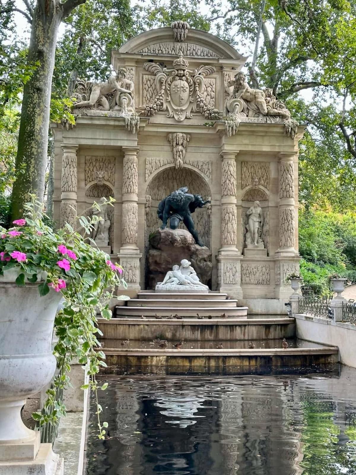Luxembourg Garden Family Flat Delight *