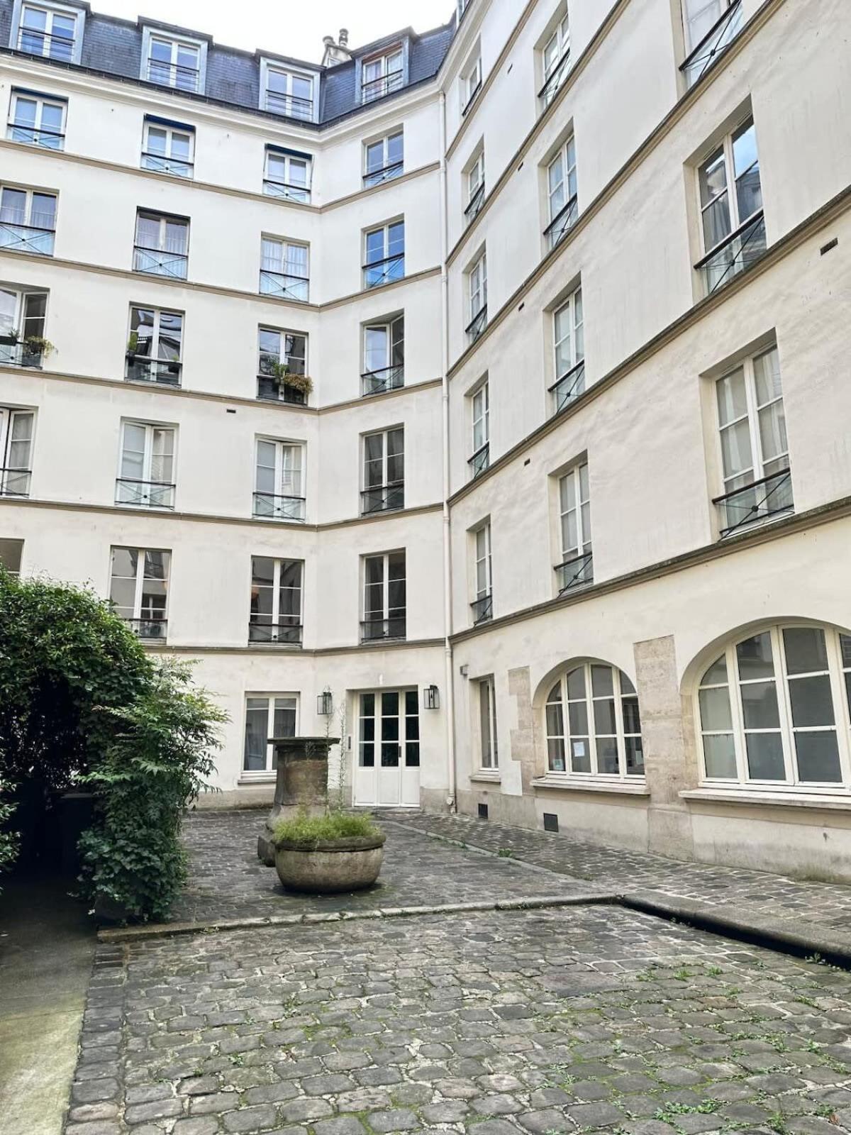 Luxembourg Garden Family Flat Delight *