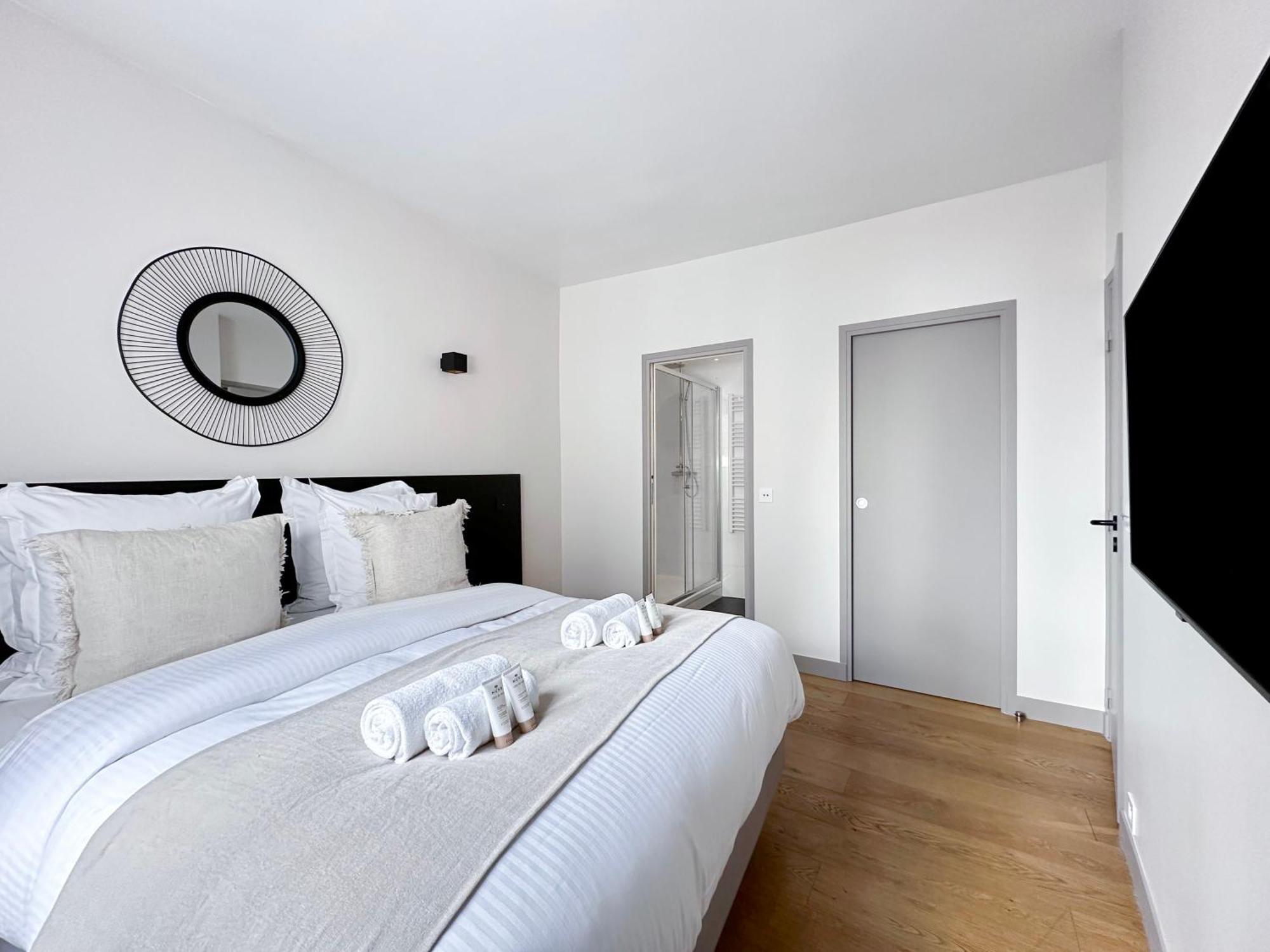 Luxembourg Garden Family Flat Delight * Paris