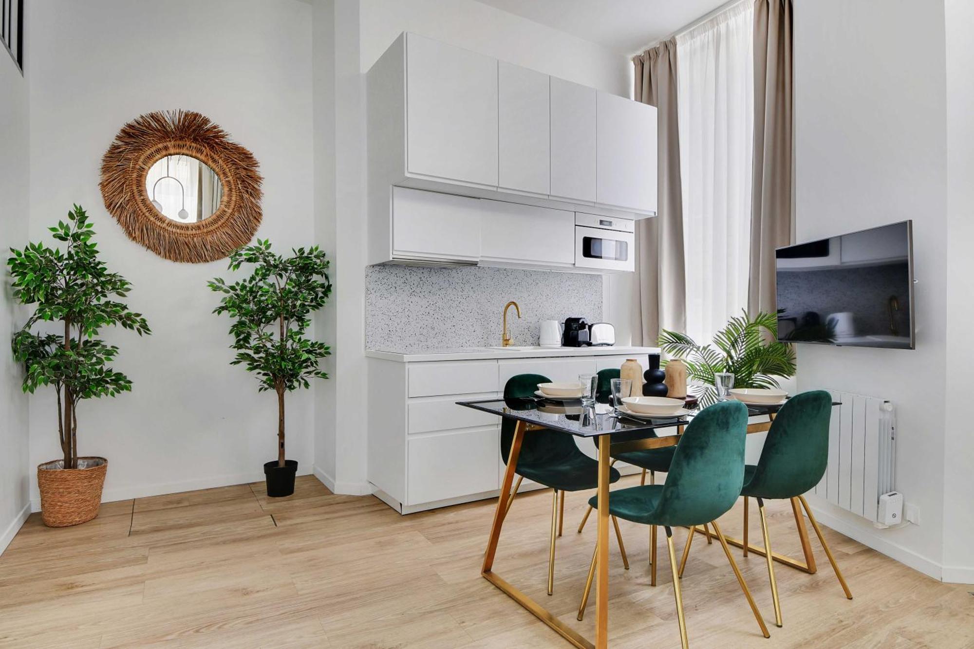 Charming 2br- 4p - Rochechouart Apartment *