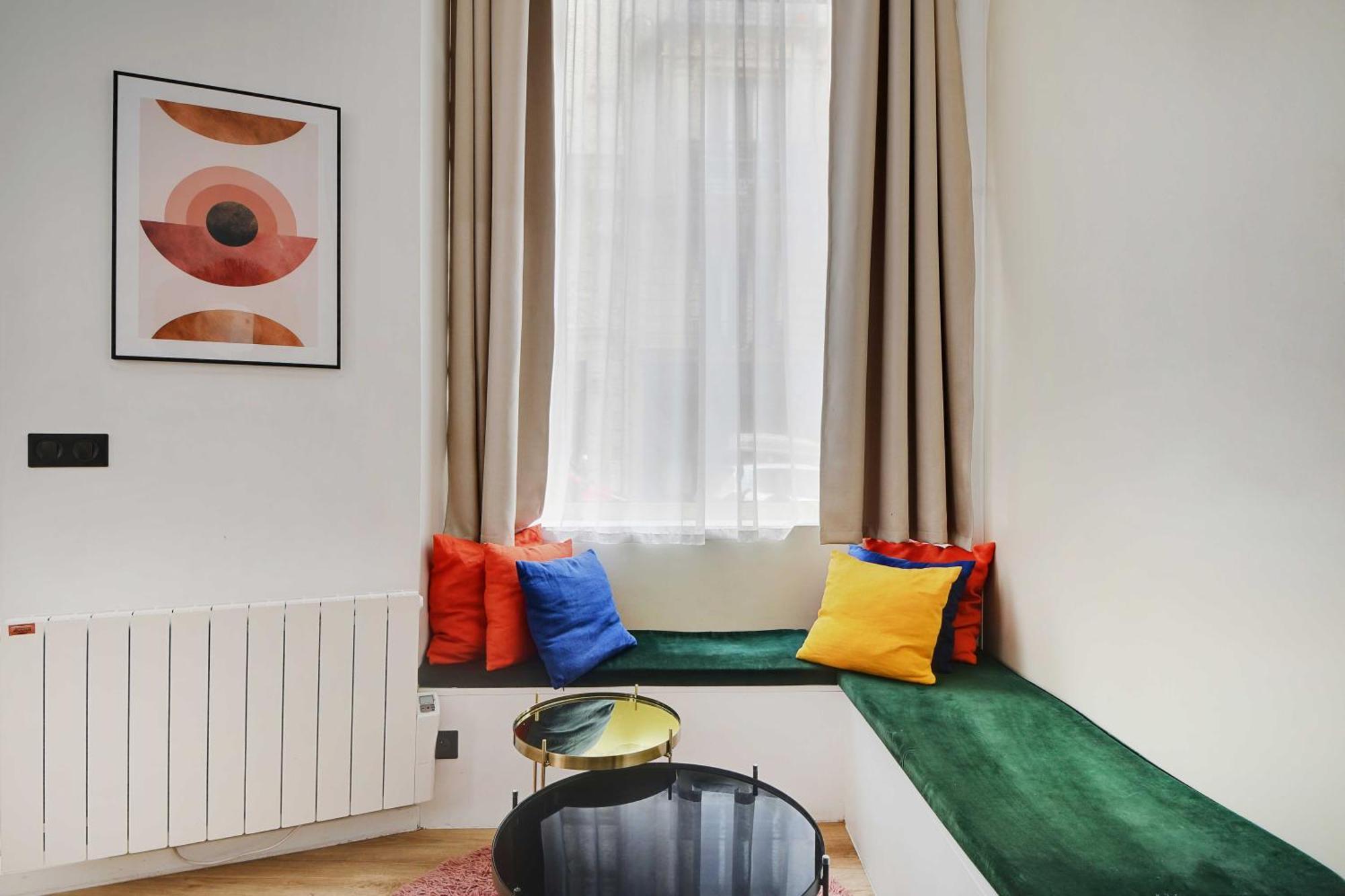 Charming 2br- 4p - Rochechouart Paris