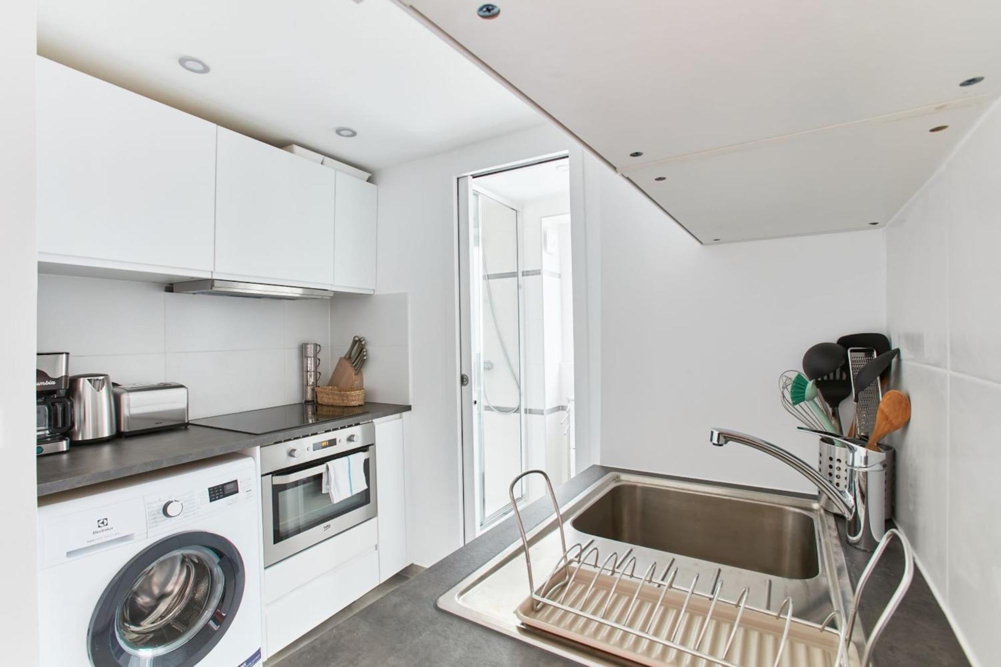Montmartre & Sacre-coeur Basilica - 1br - Cityapartmentstay Paris