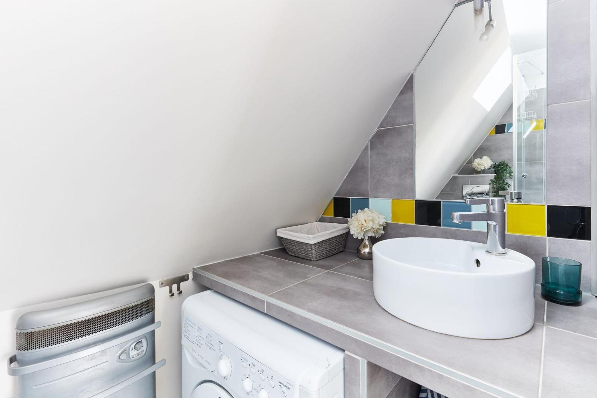 Place Des Vosges - 1br With Balcony - Cityapartmentstay